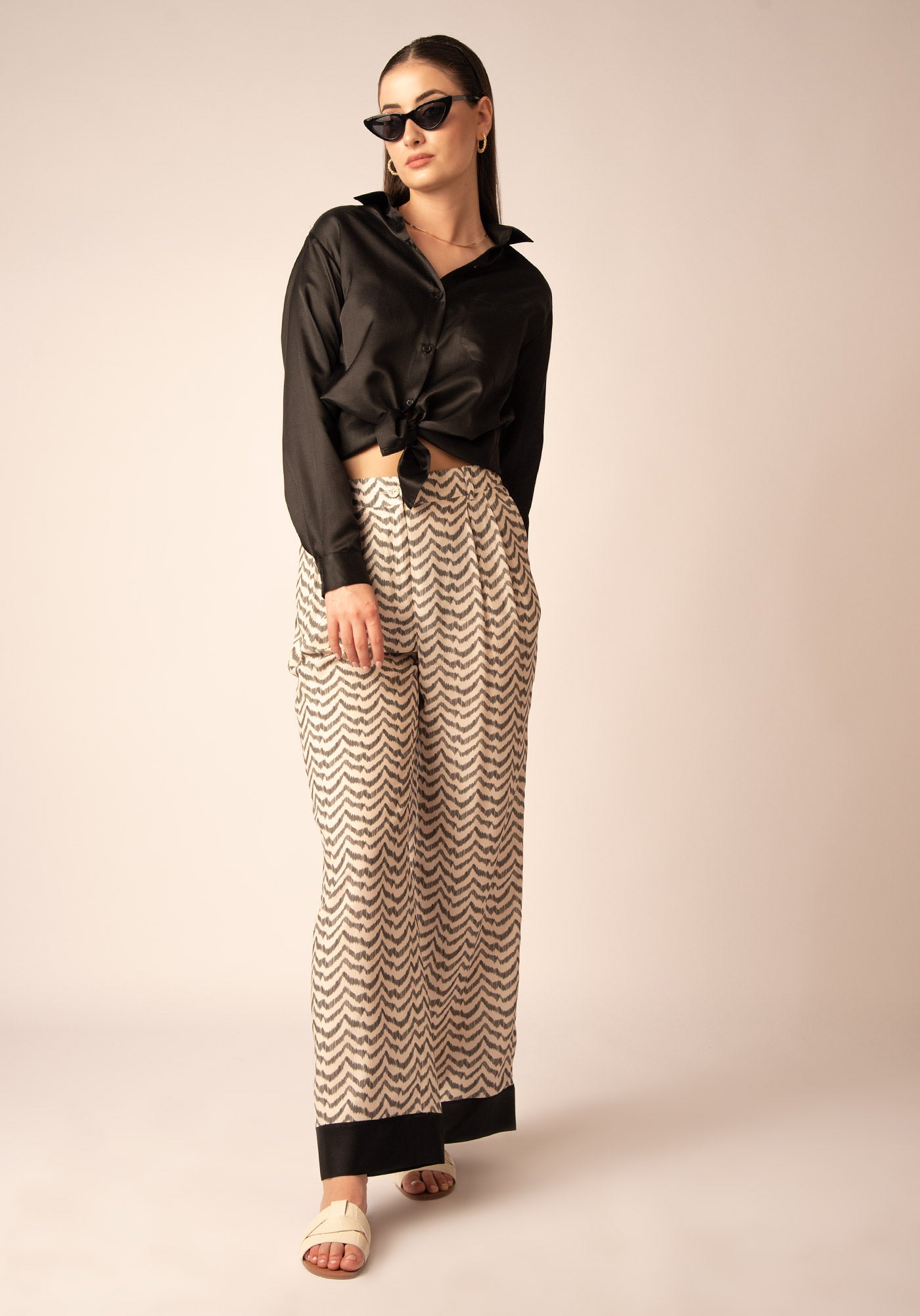 Свободна Дамска Риза от Копринен Микс в Черно