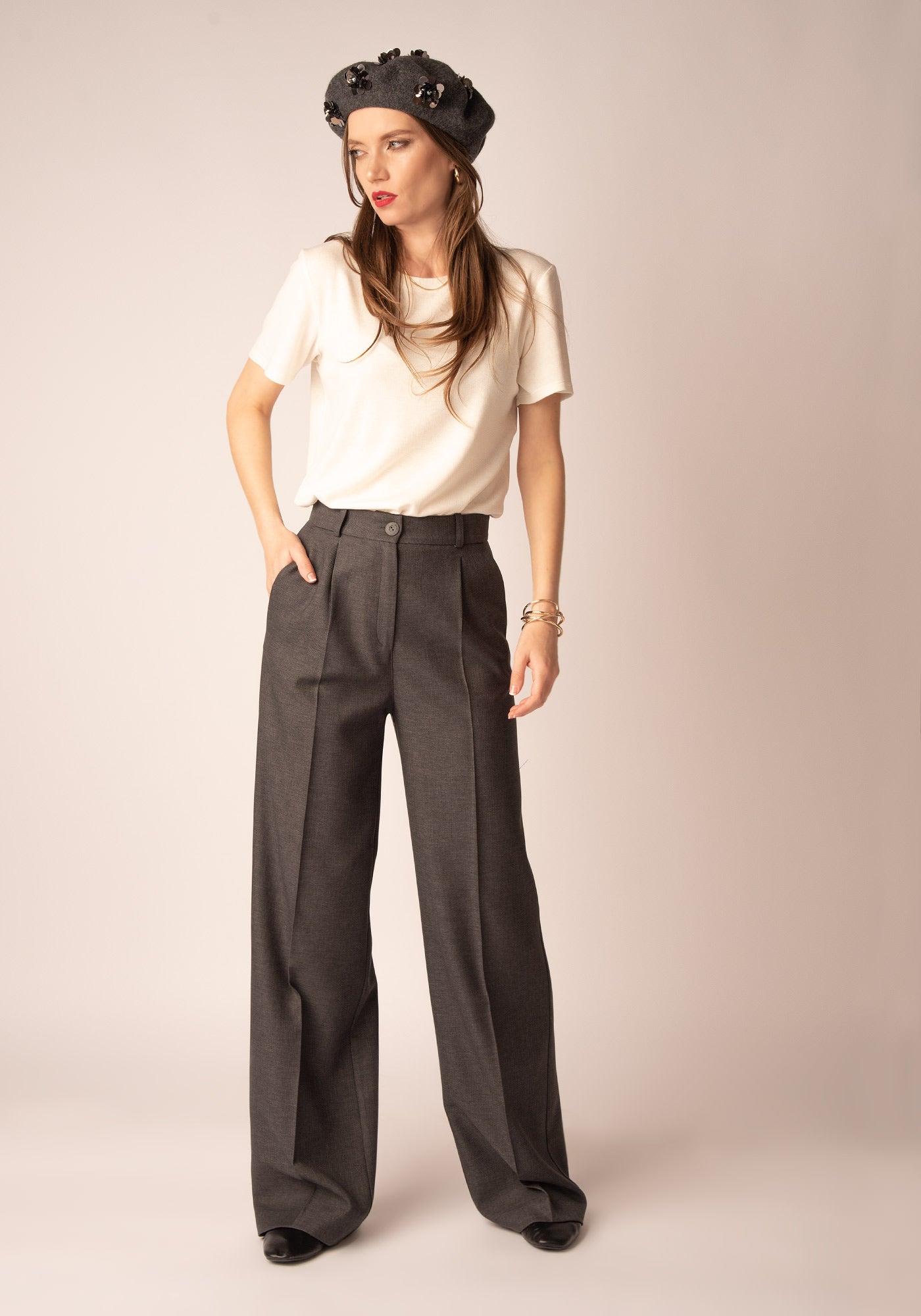 Широк Дамски Панталон с Басти в Сиво