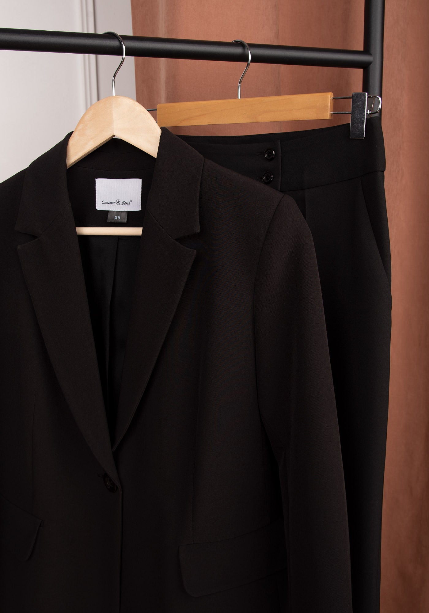 Разкроен Дамски Панталон с Широк колан в Черно