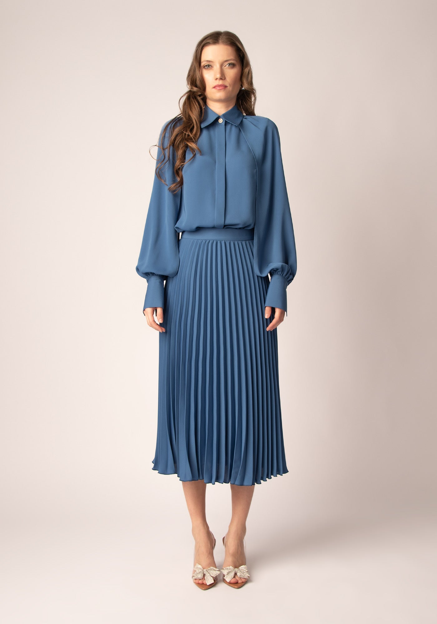 Елегантна Дамска Риза с Цепки на Ръкавите в Синьо