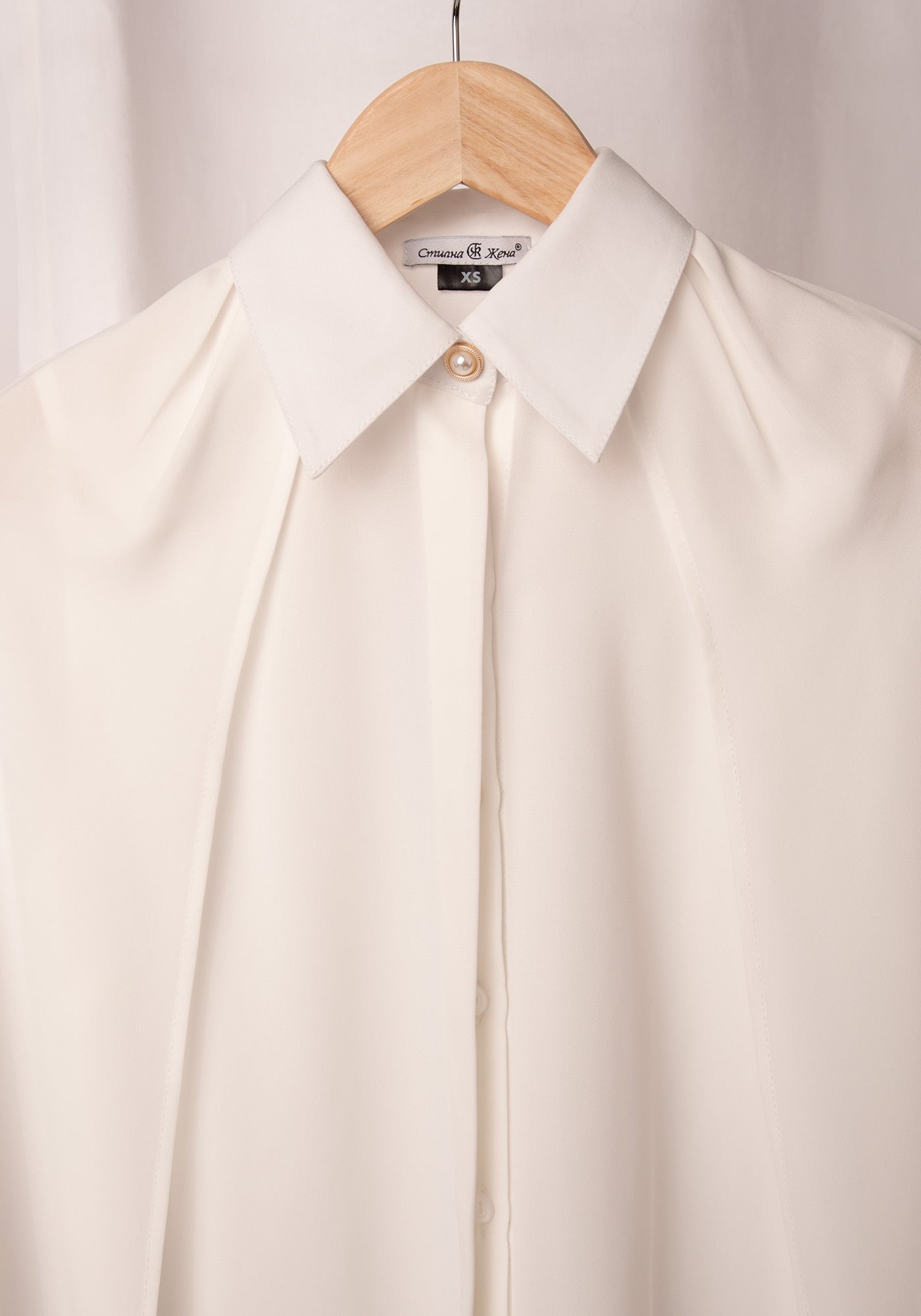 Елегантна Дамска Риза с Цепки на Ръкавите в Екрю