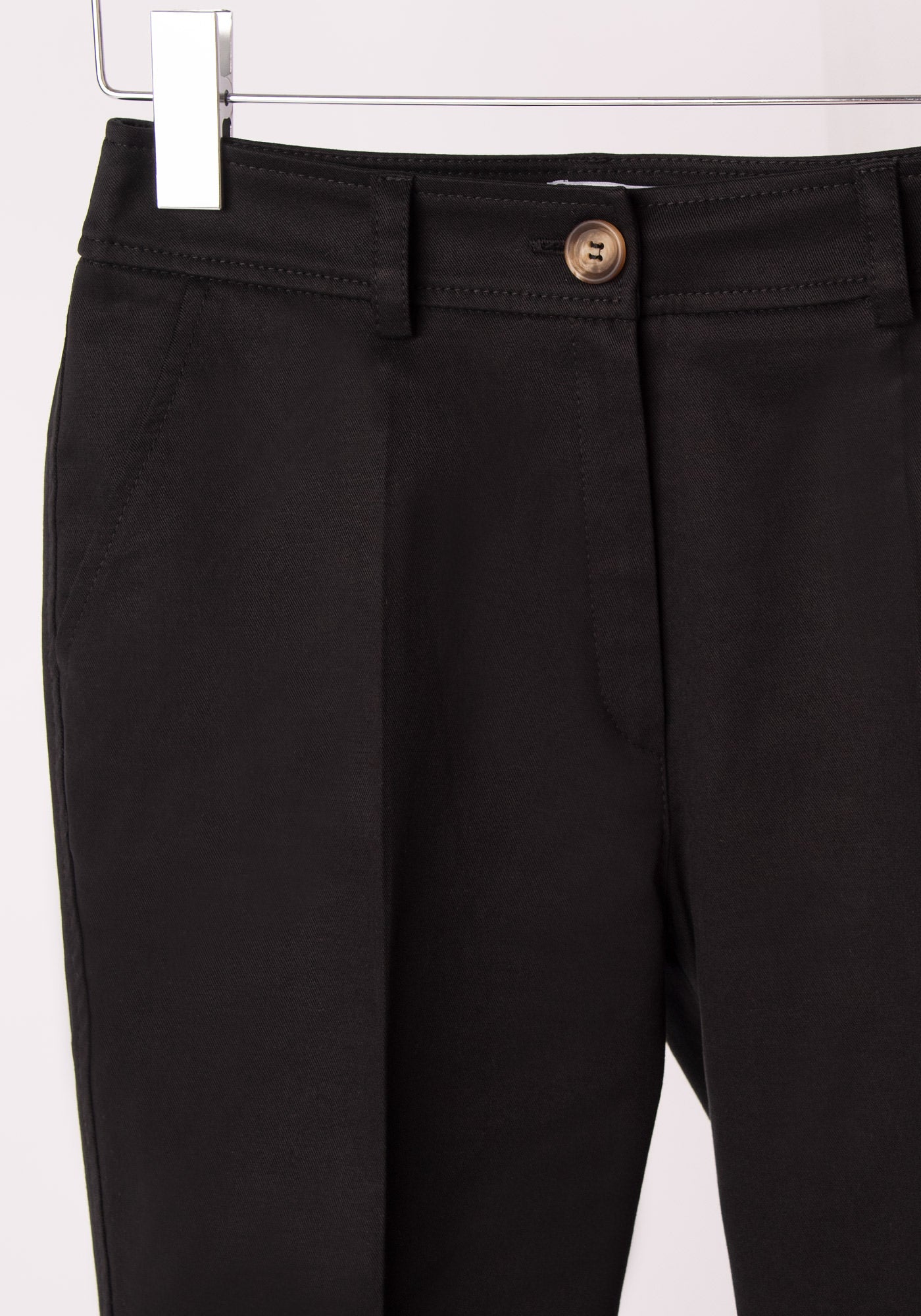 Women's Casual Slim Pant in Black