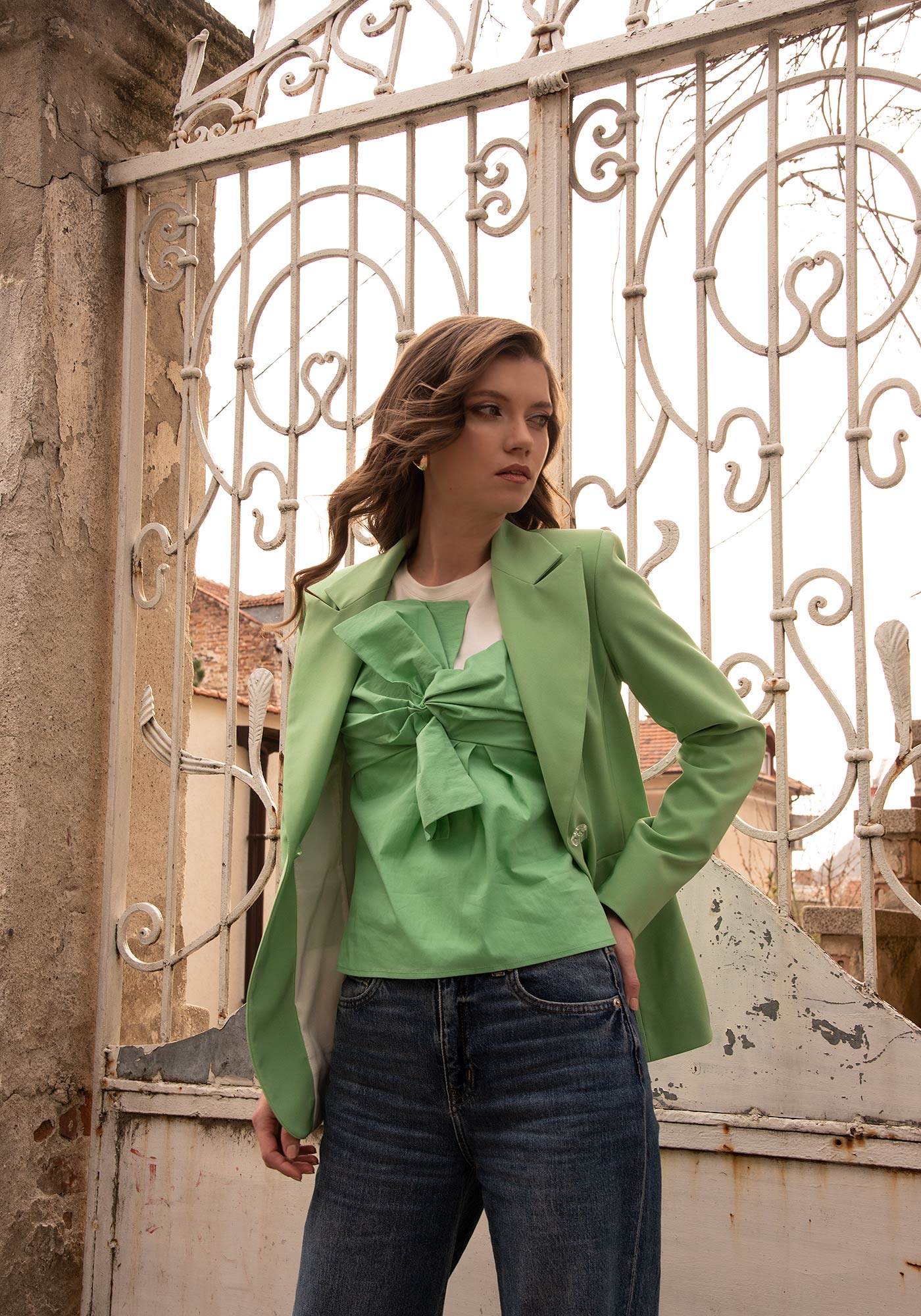 Women's Tailored Tee with Draped Poplin Bow in Green/Ecru