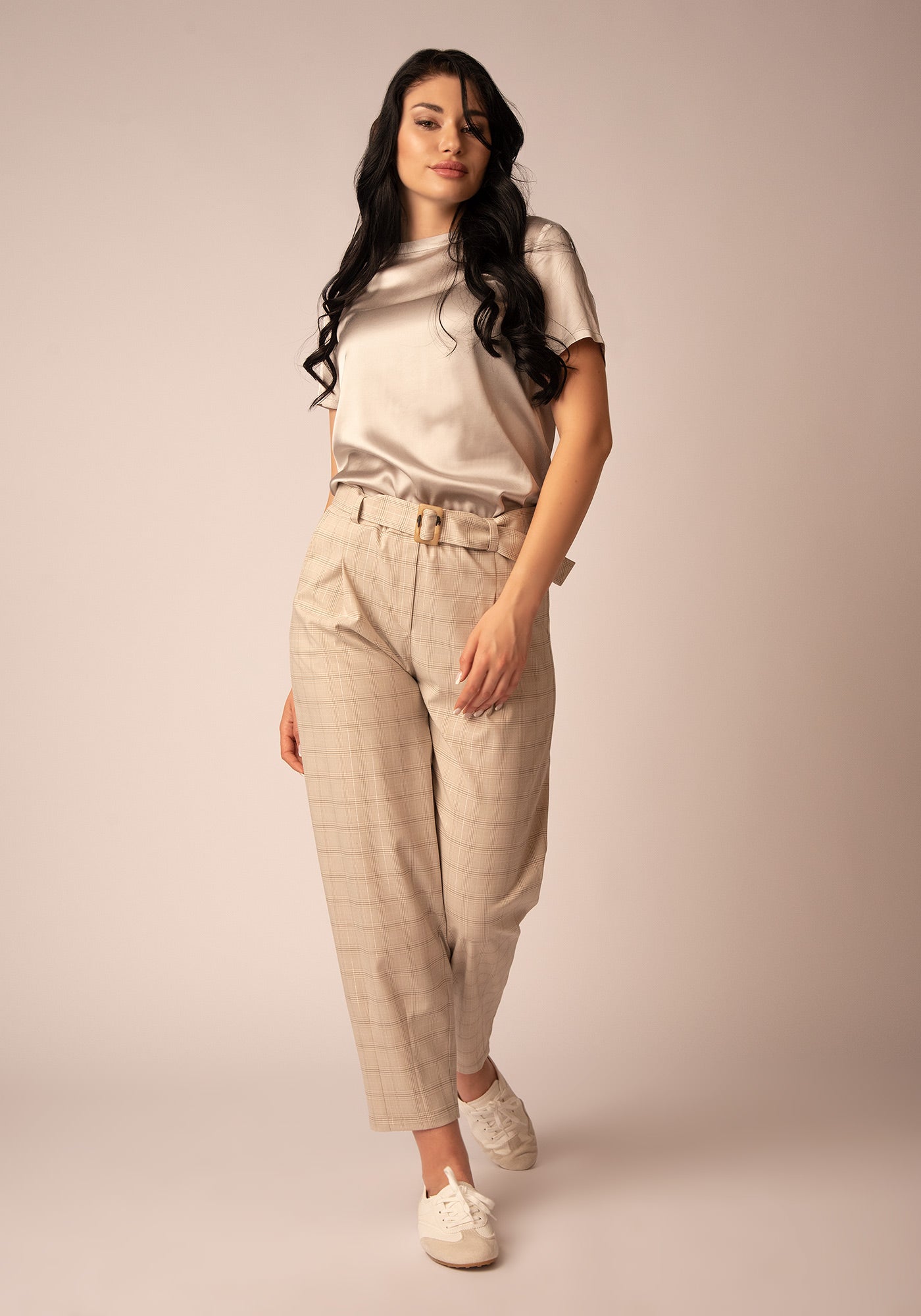 Блуза от Сатен с Къс Ръкав в Бледосиво