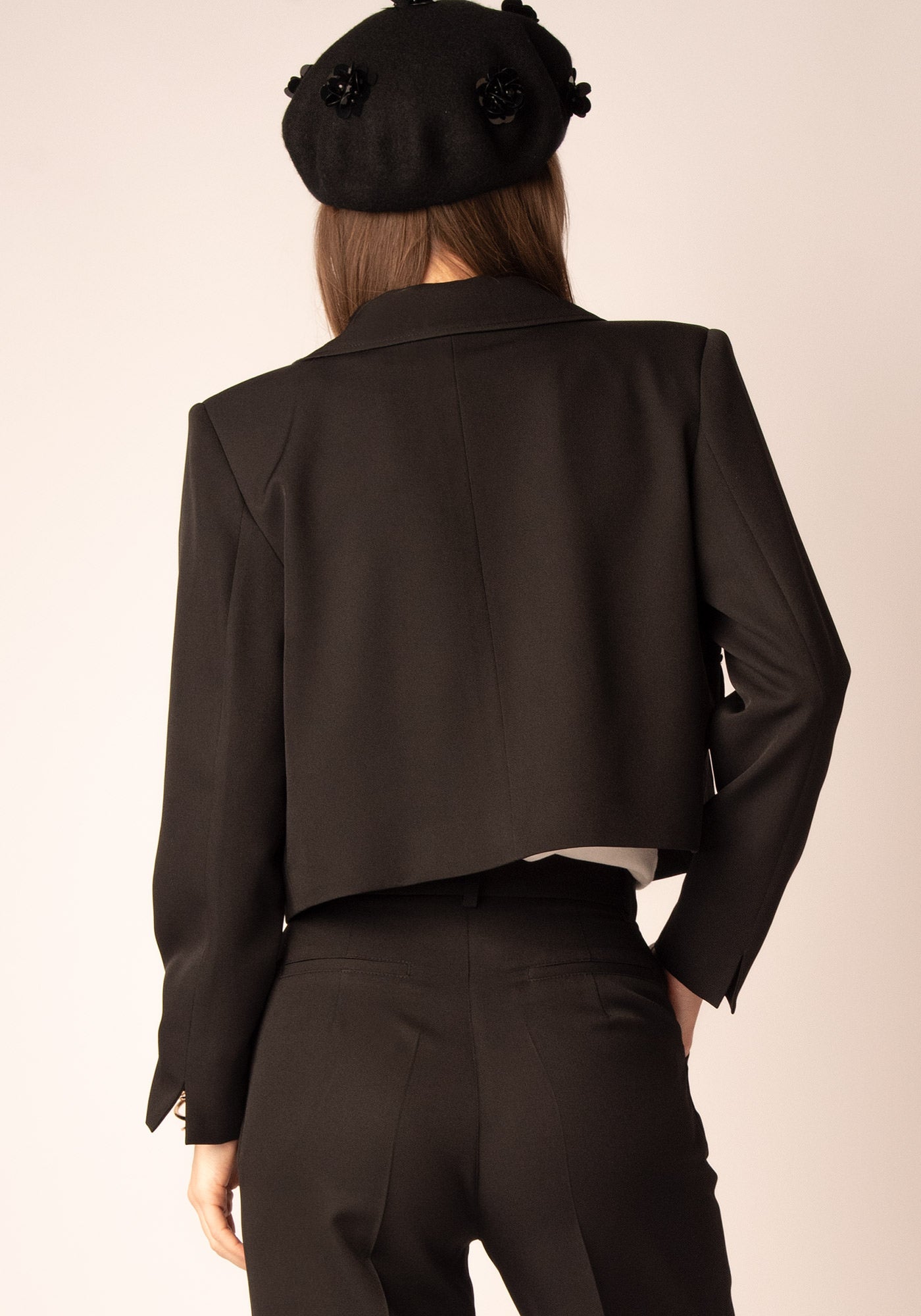 Късо Дамско Сако в Черно