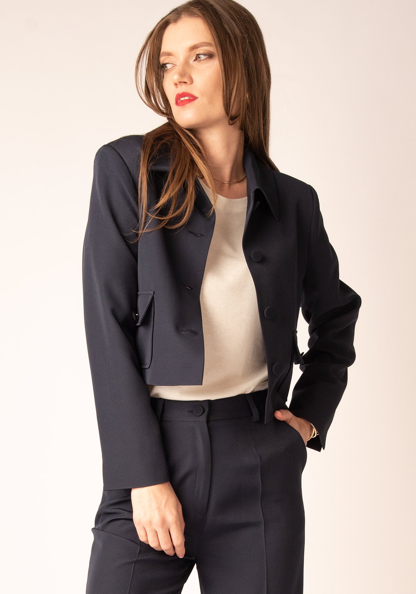 Късо Дамско Сако в Тъмносиньо