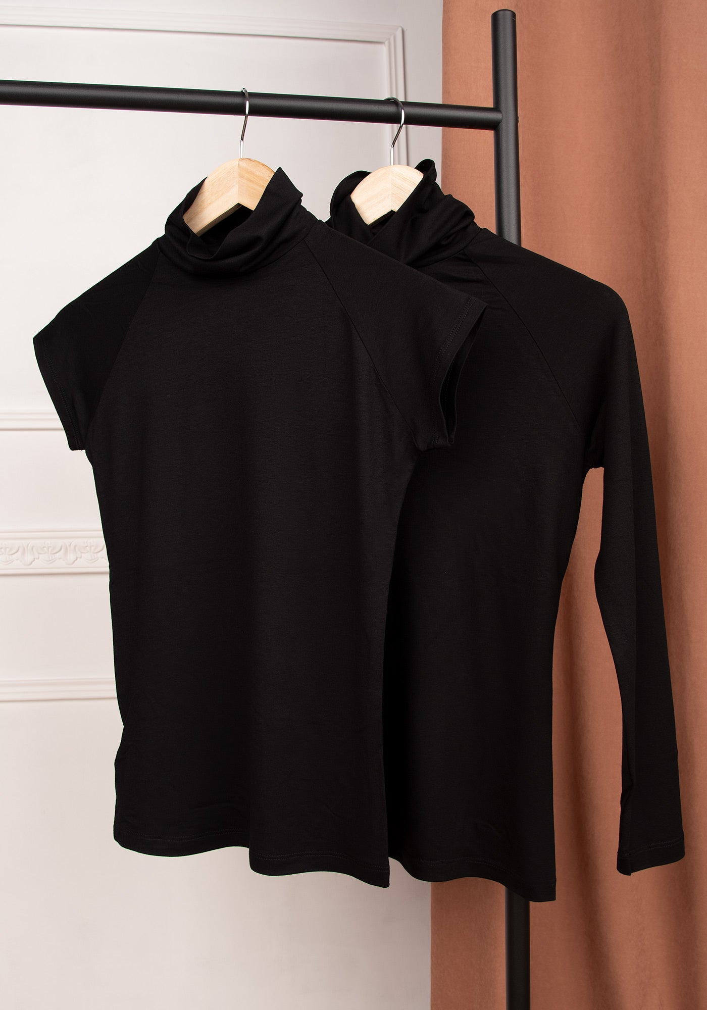 Блуза от Трико с Полу- Поло Яка и Къс Ръкав в Черно