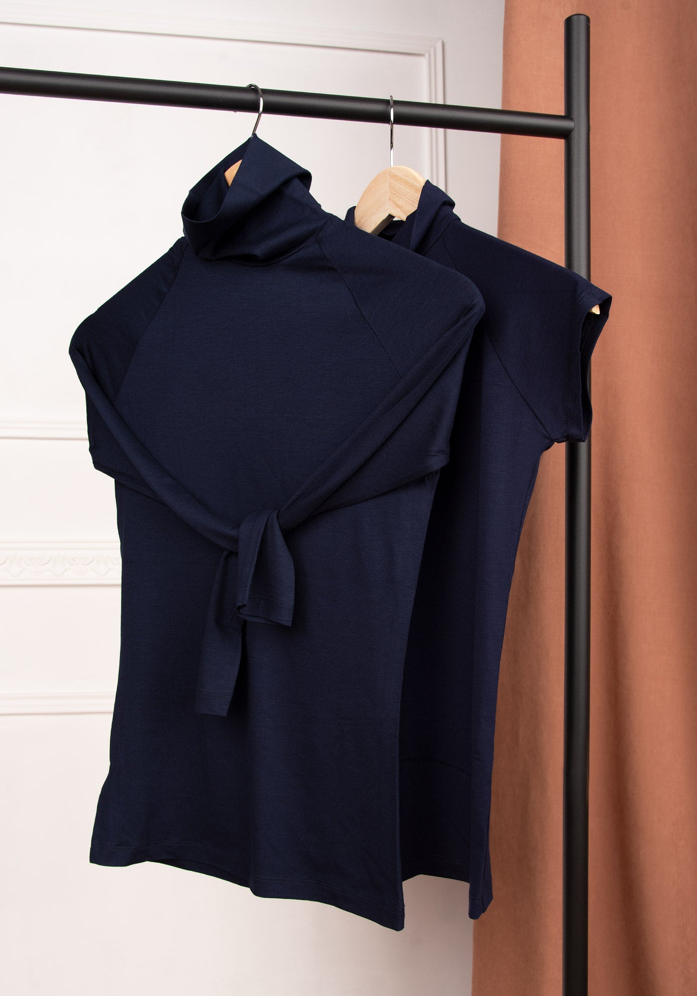 Блуза от Трико с Полу- Поло Яка и Къс Ръкав в Тъмно синьо