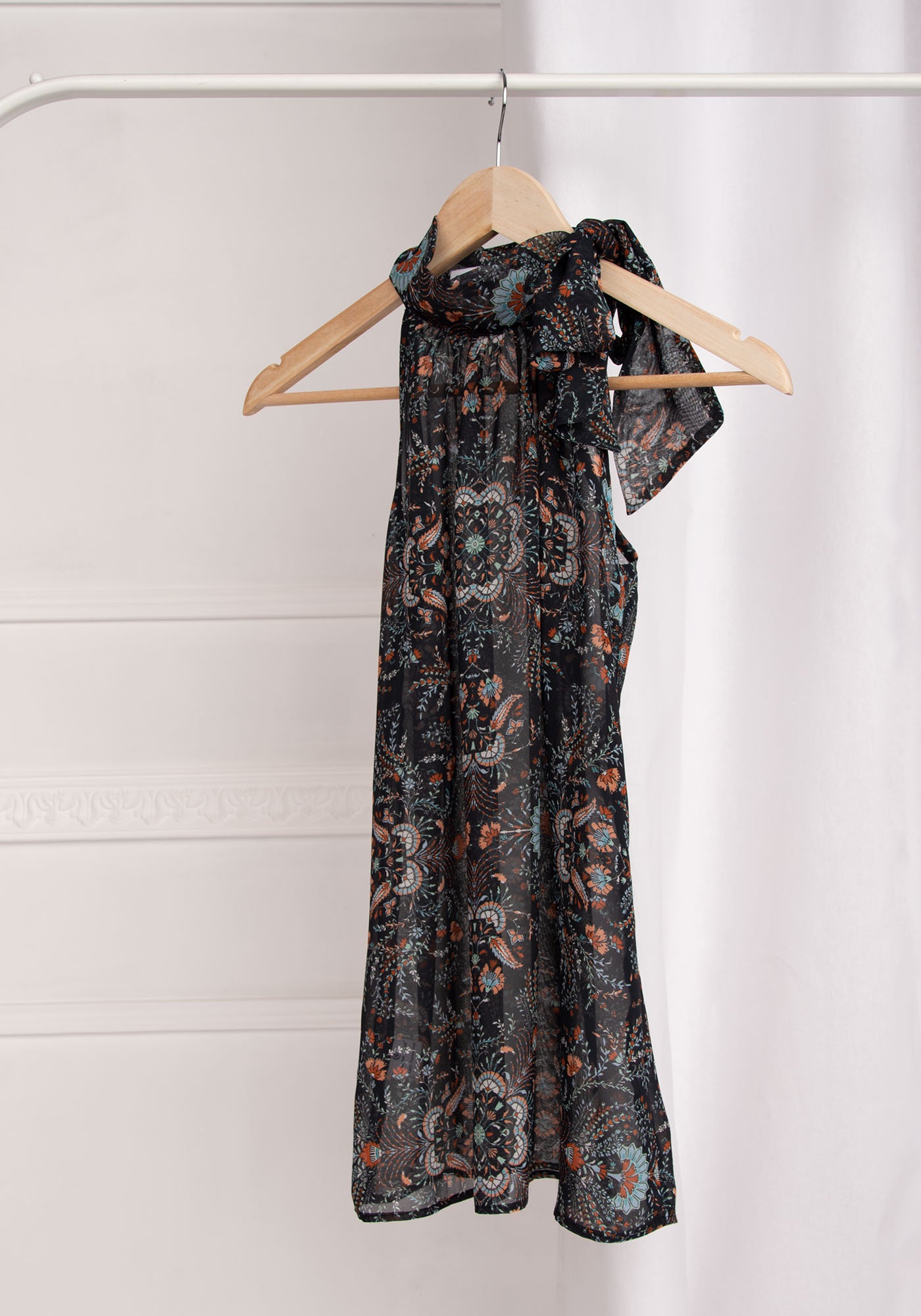 Елегантен Топ от Шифон с Яка - Панделка в Черно