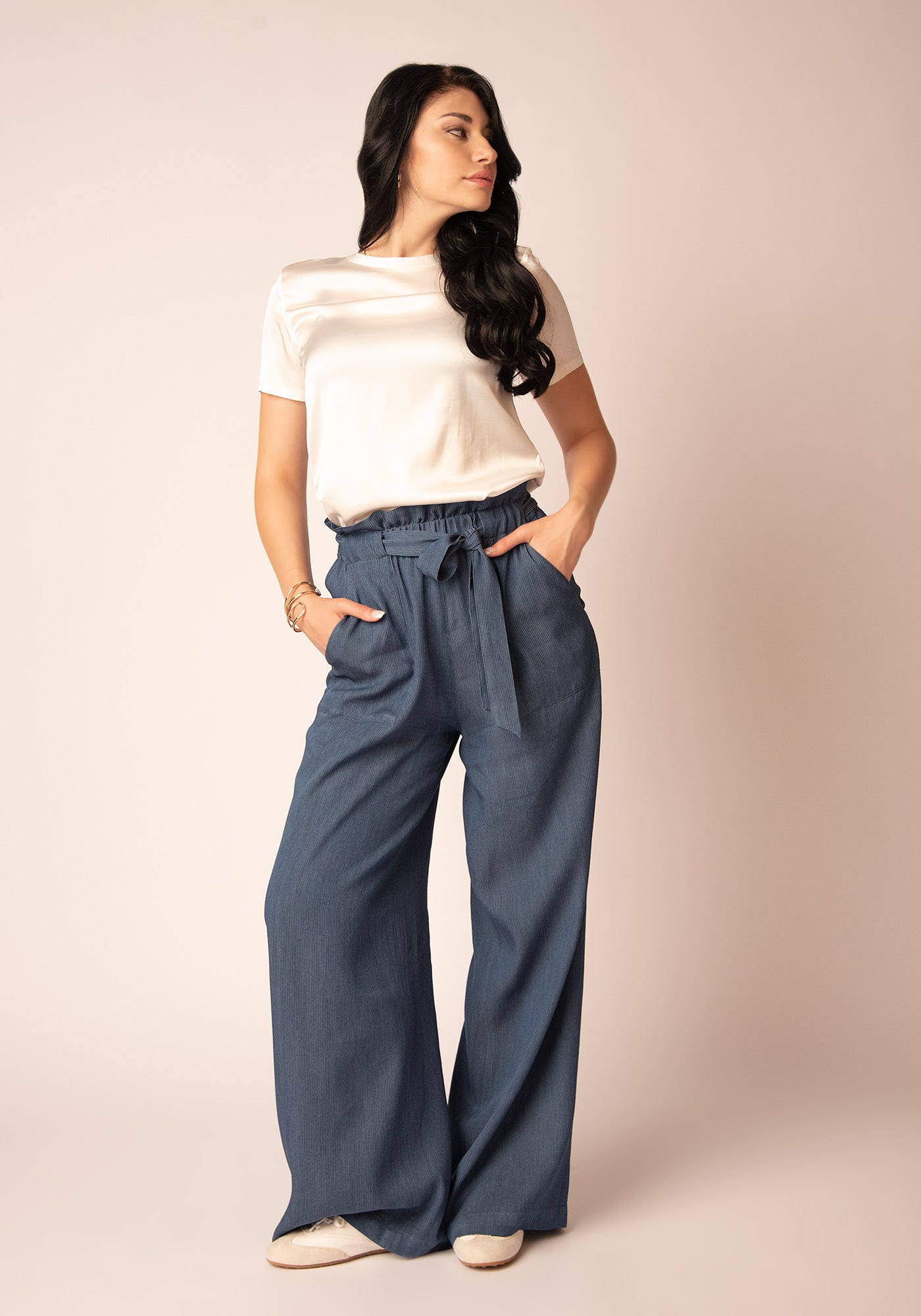 Блуза от Сатен с Къс Ръкав в Екрю