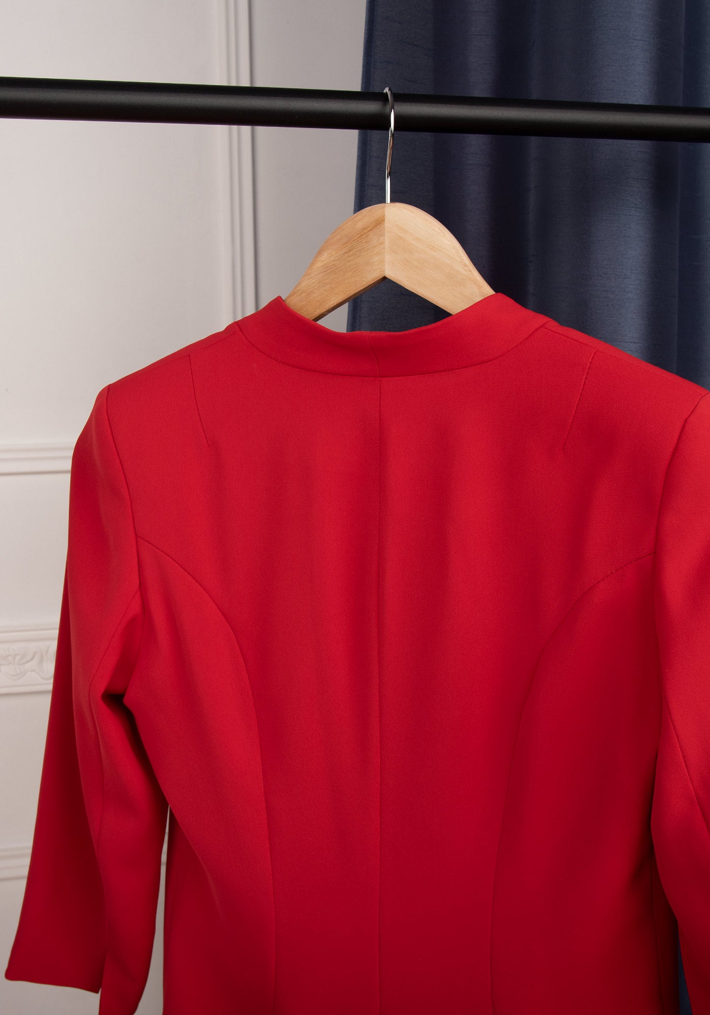 Вталено Дамско Сако без Ревер в Червено