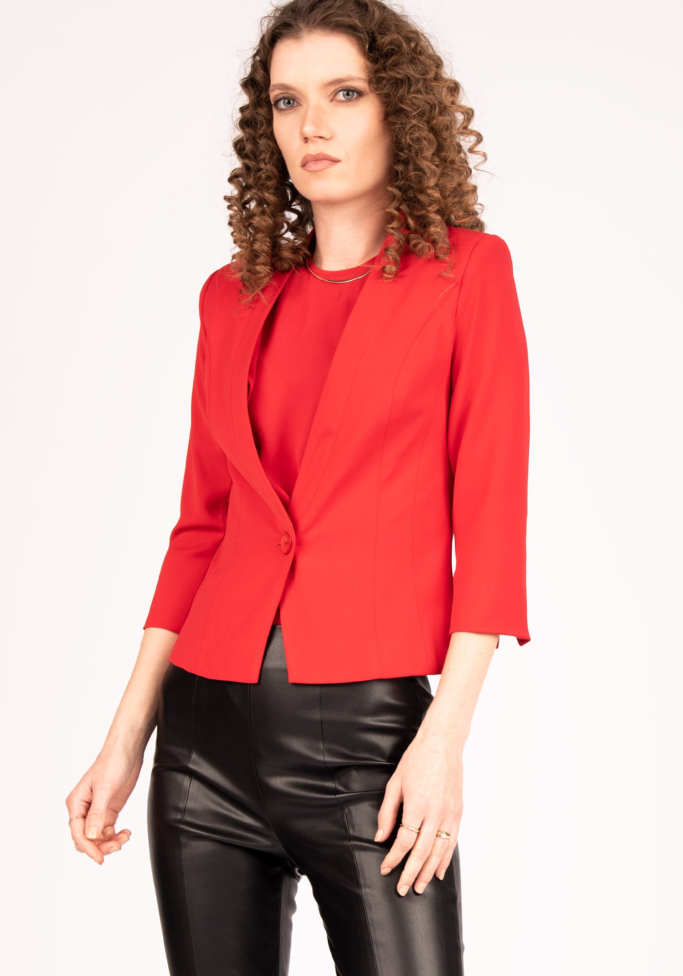 Вталено Дамско Сако без Ревер в Червено