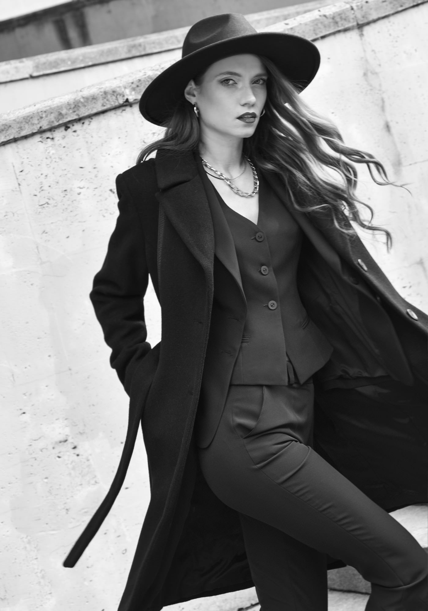 Women's Tailored Cashmere blend Coat in Black