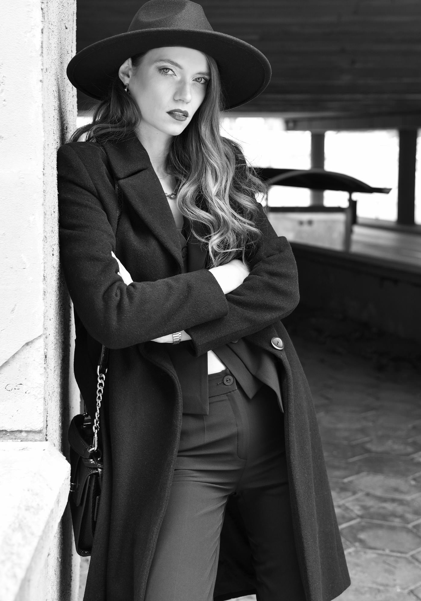 Women's Tailored Cashmere blend Coat in Black