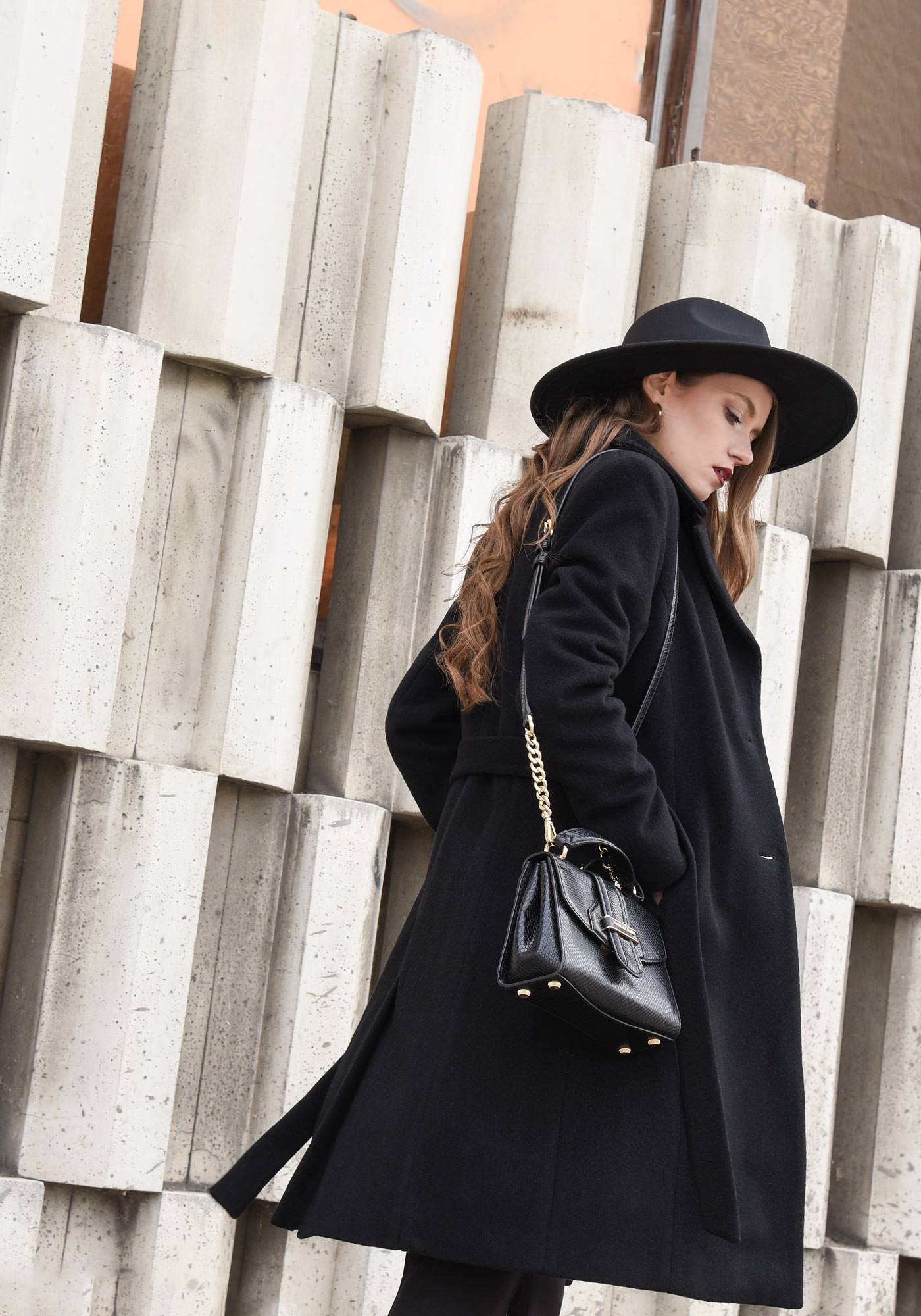 Women's Tailored Cashmere blend Coat in Black