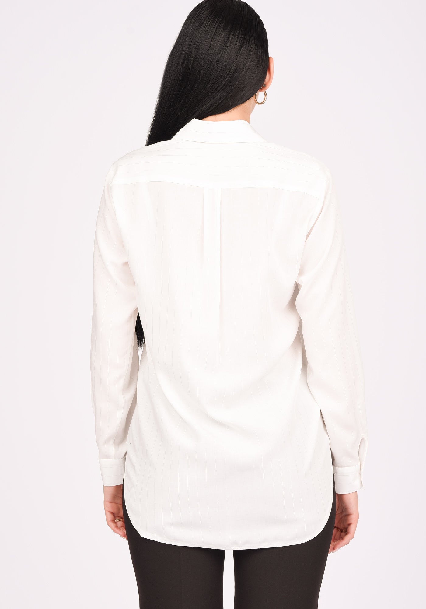 Дамска Риза с Удължен Силует в Бяло със Сребристо райе