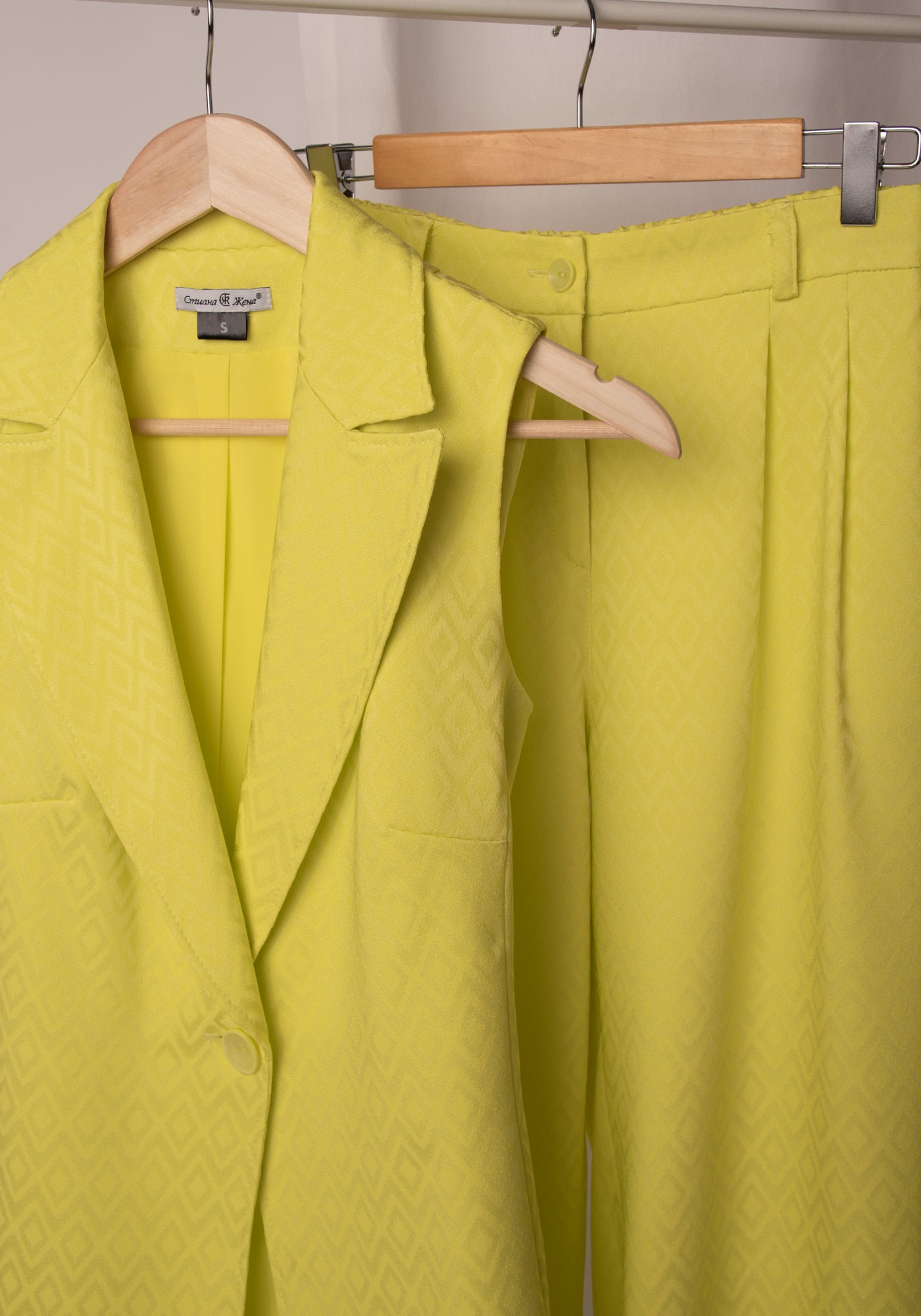 Women's Tailored Waistcoat in Lime Jacquard