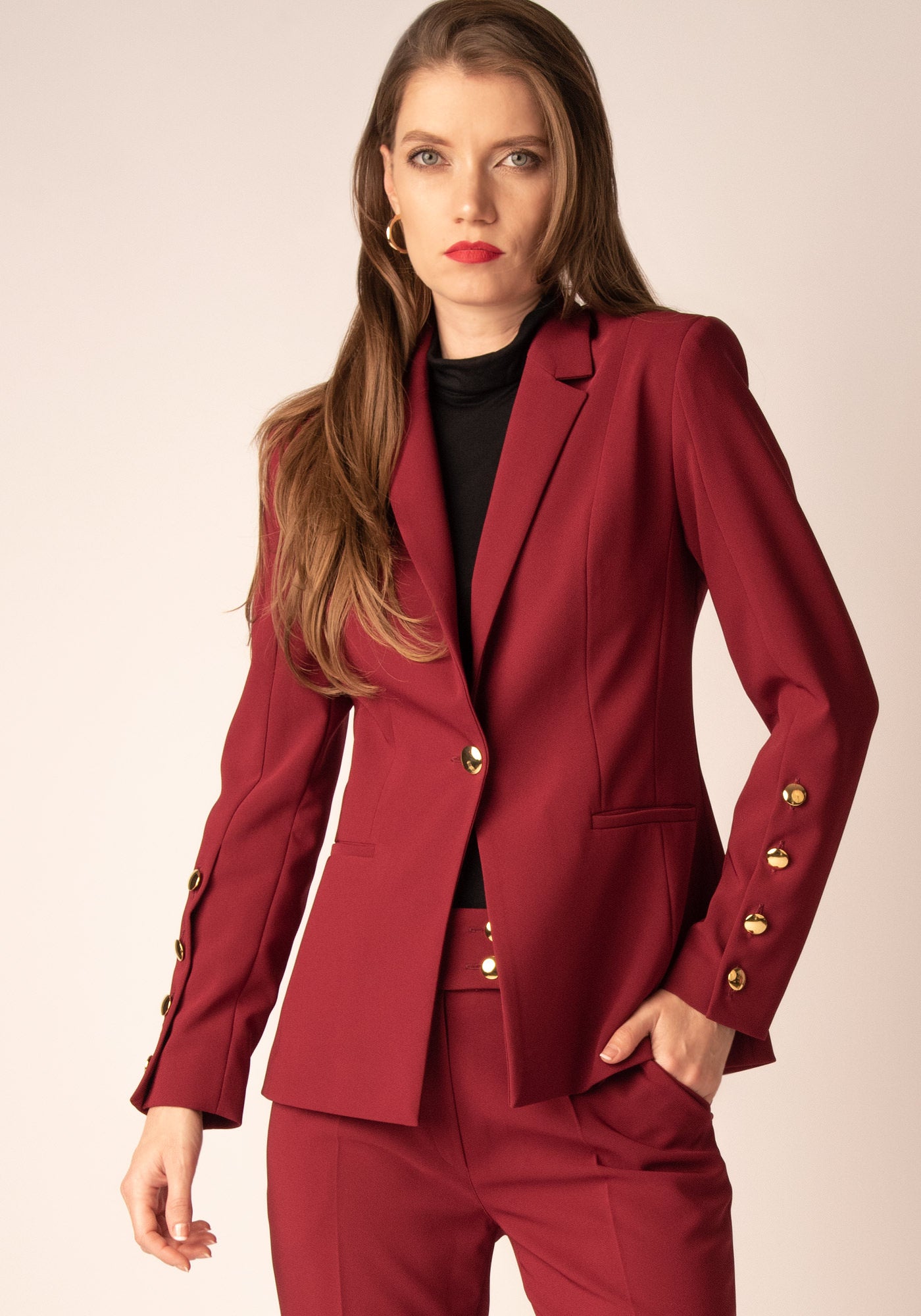 Втален Дамски Блейзер със Златни копчета в Бордо