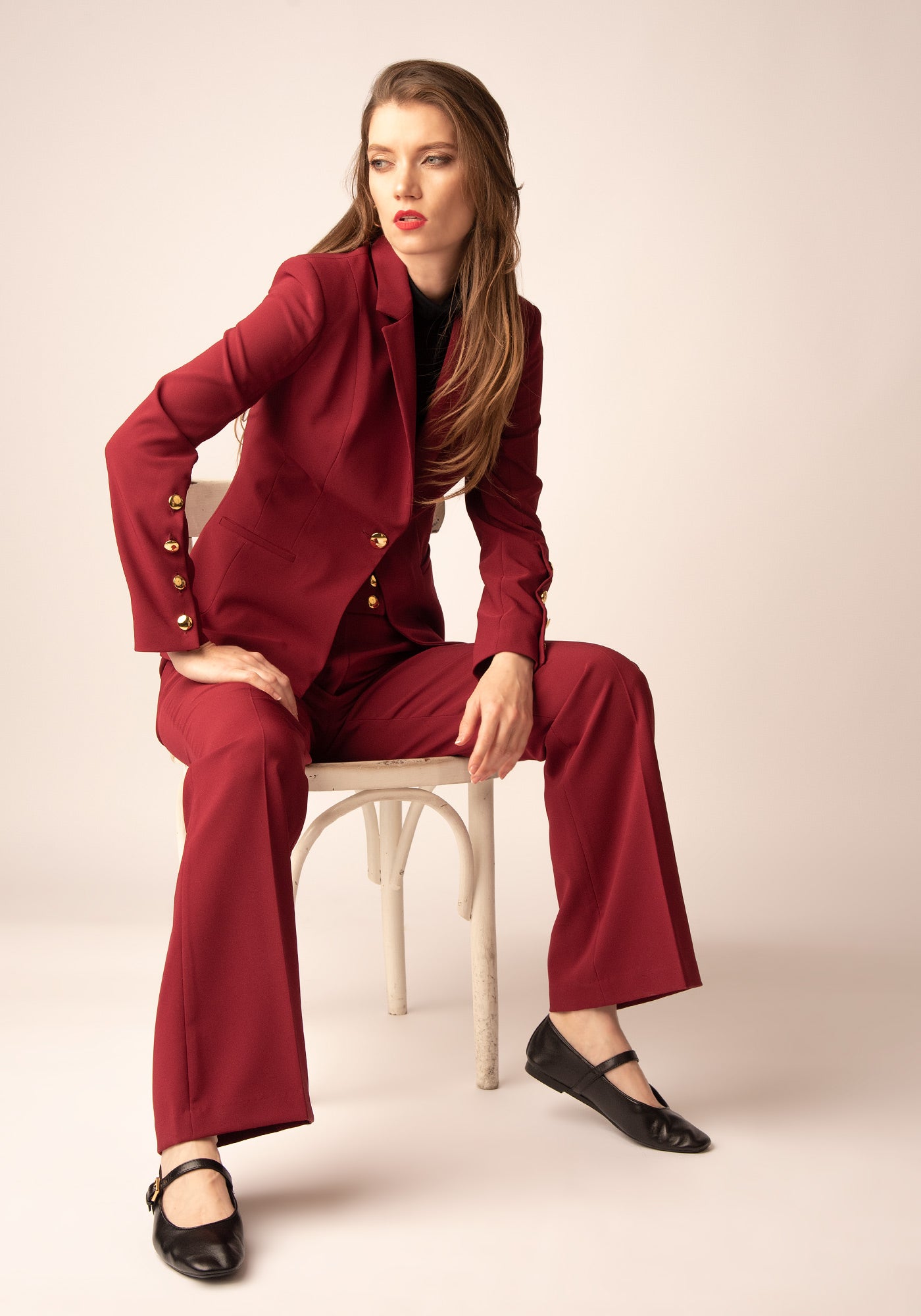 Разкроен Дамски Панталон със Златисти копчета в Бордо