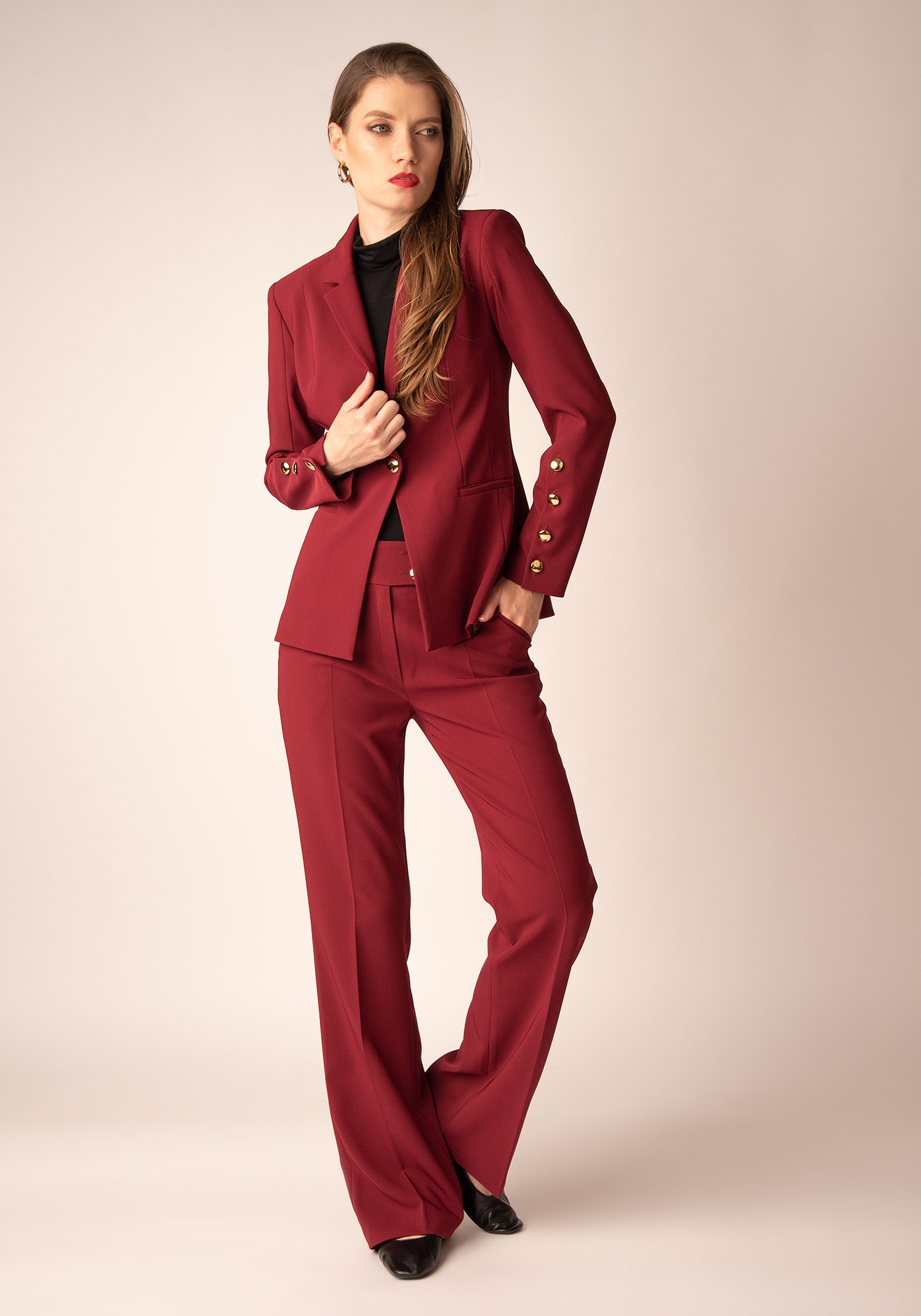 Разкроен Дамски Панталон със Златисти копчета в Бордо