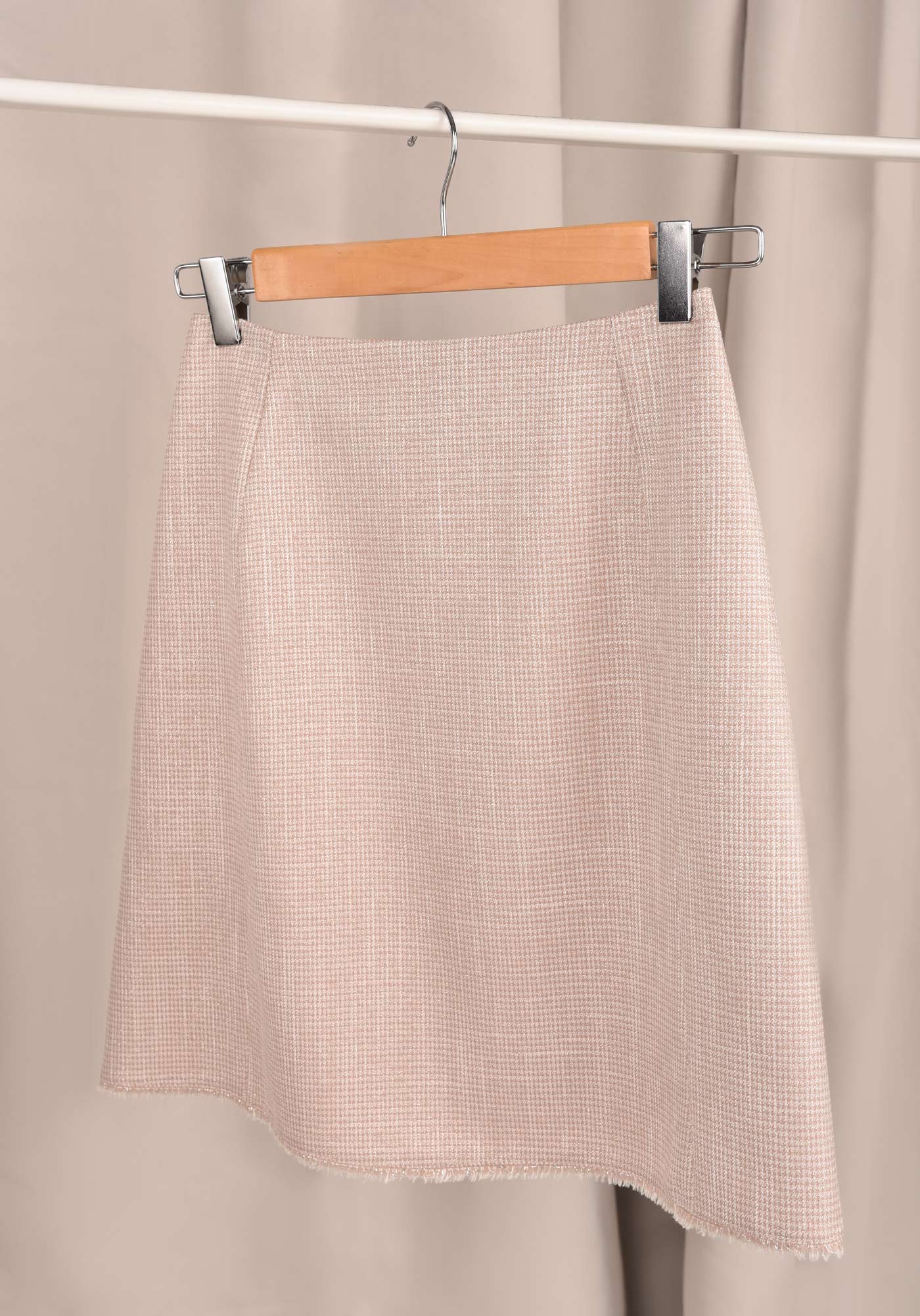 Women's Relaxed Raw Edge Crop Top in Silvery Blush Houndstooth