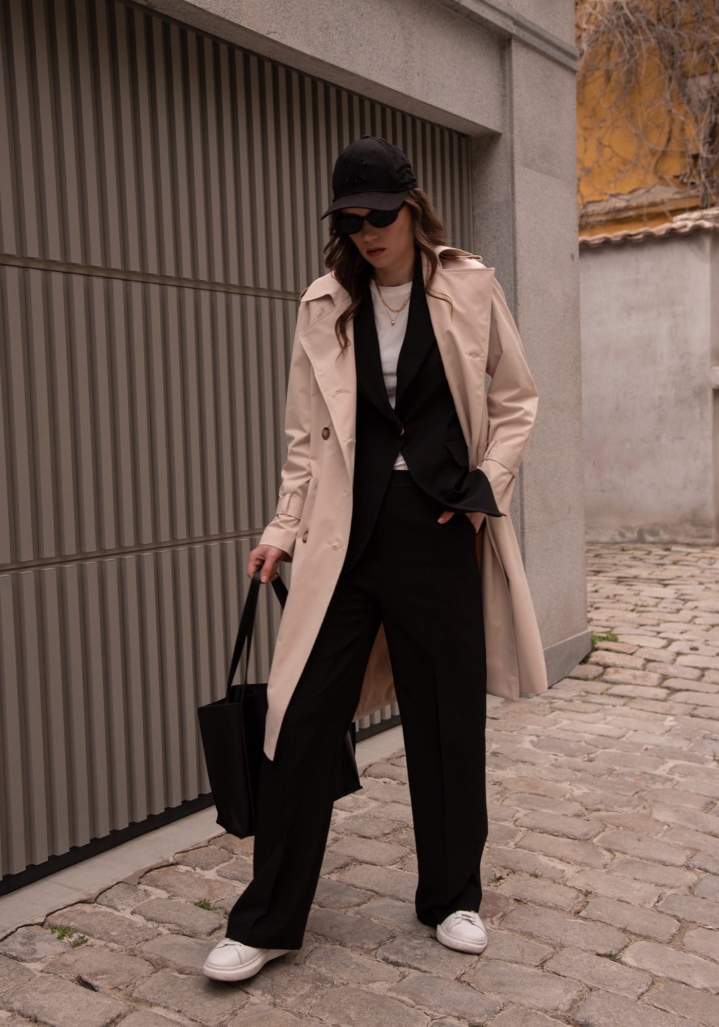 Lightweight Women's Oversized Trench Coat in Beige – Стилна Жена