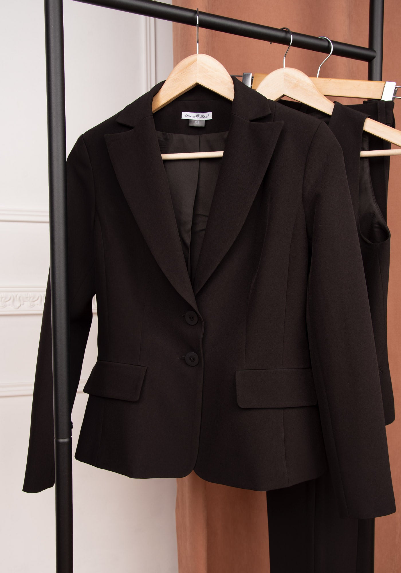 Women's Tailored Single Breasted Blazer in Black