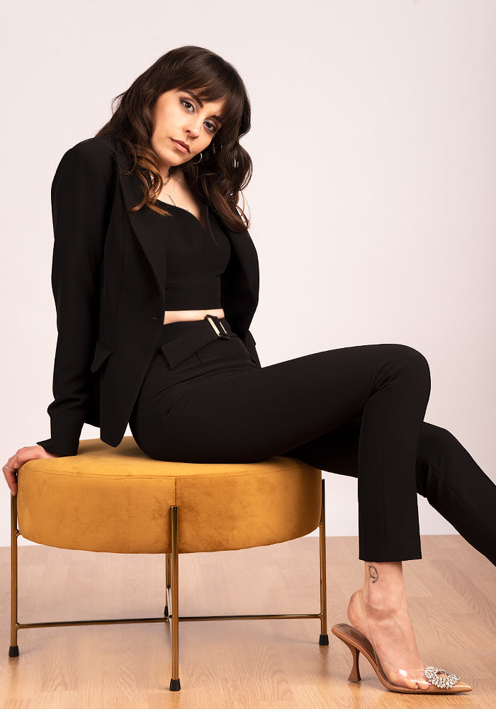 Women's Sweetheart Neckline Tailored Crop Top in Black