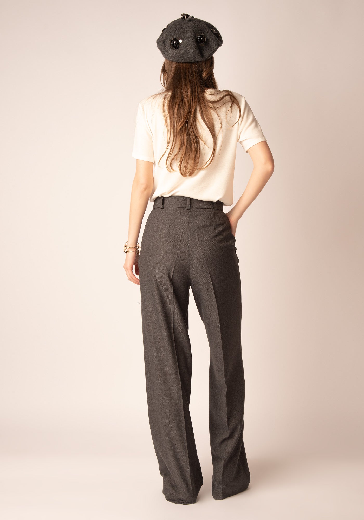 Широк Дамски Панталон с Басти в Сиво