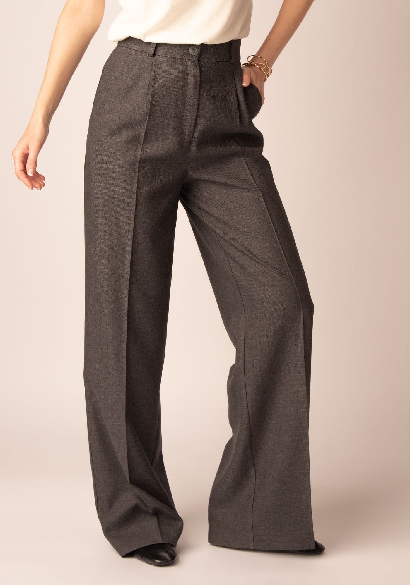 Широк Дамски Панталон с Басти в Сиво