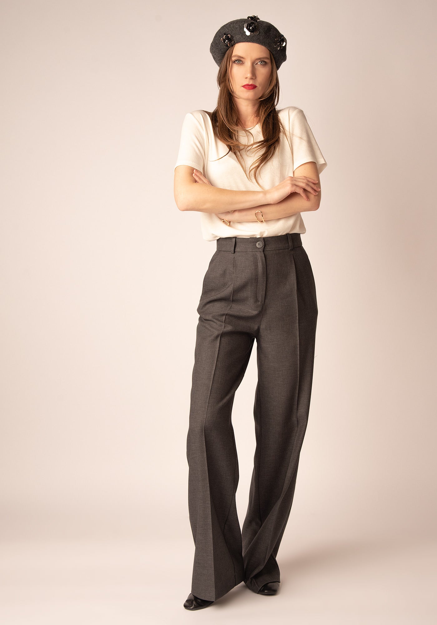 Широк Дамски Панталон с Басти в Сиво