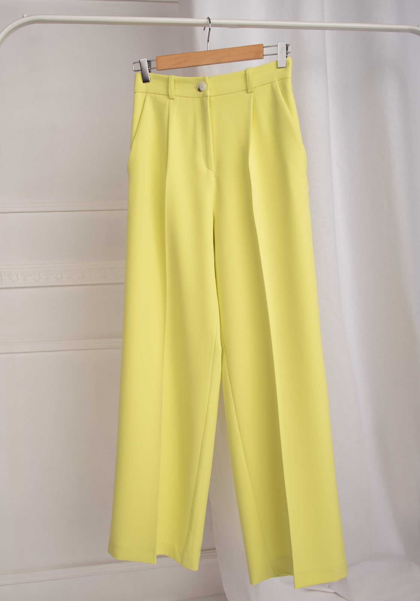 Women's Wide Leg Pleated High Waist Trousers in Lime