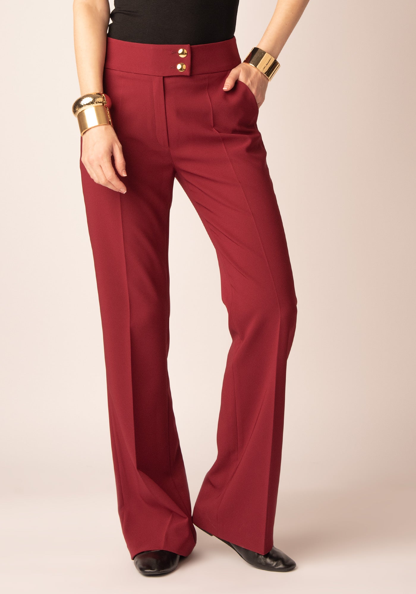 Разкроен Дамски Панталон със Златисти копчета в Бордо