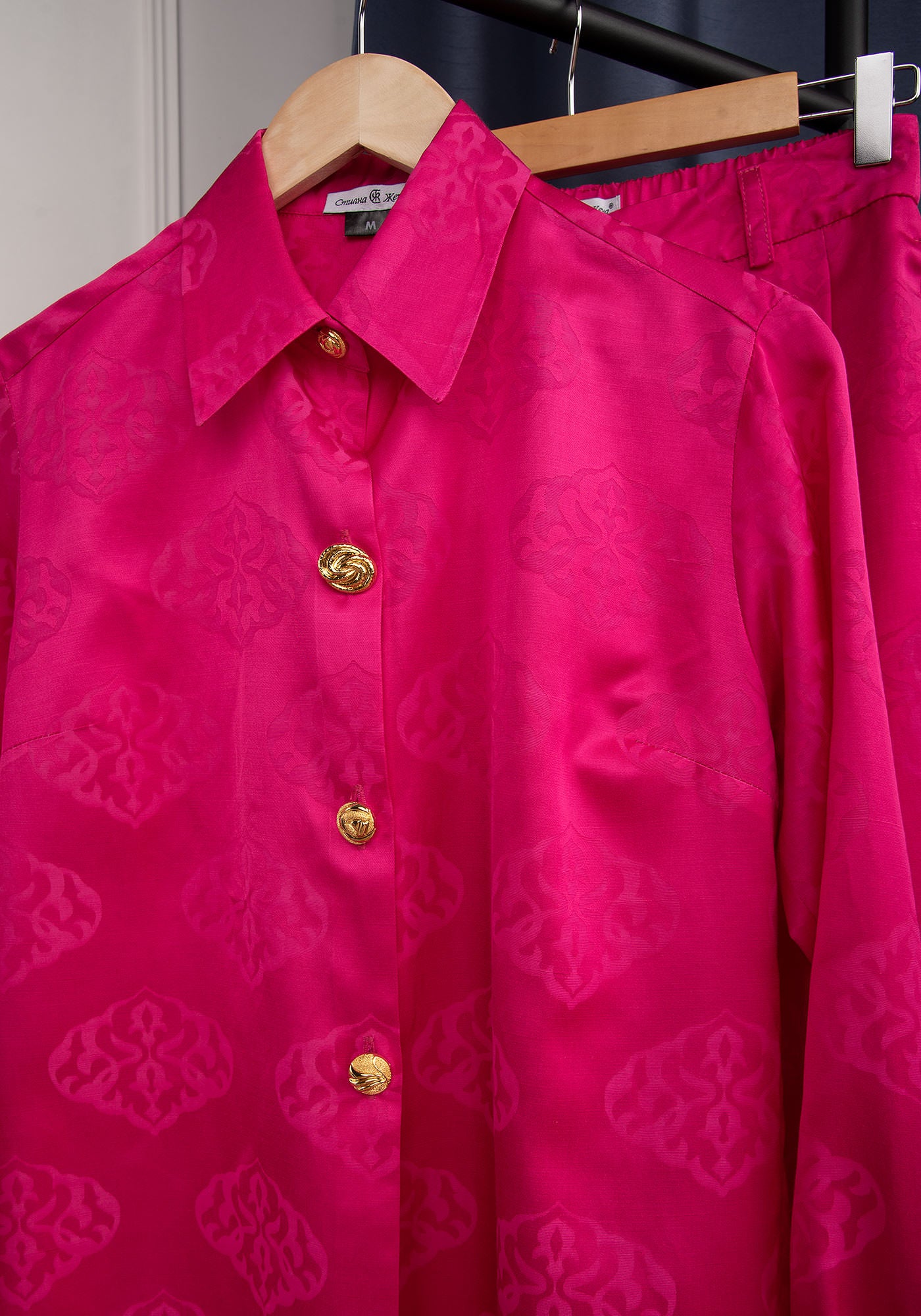 Women's Elegant Relaxed Shirt with Gold buttons in Magenta