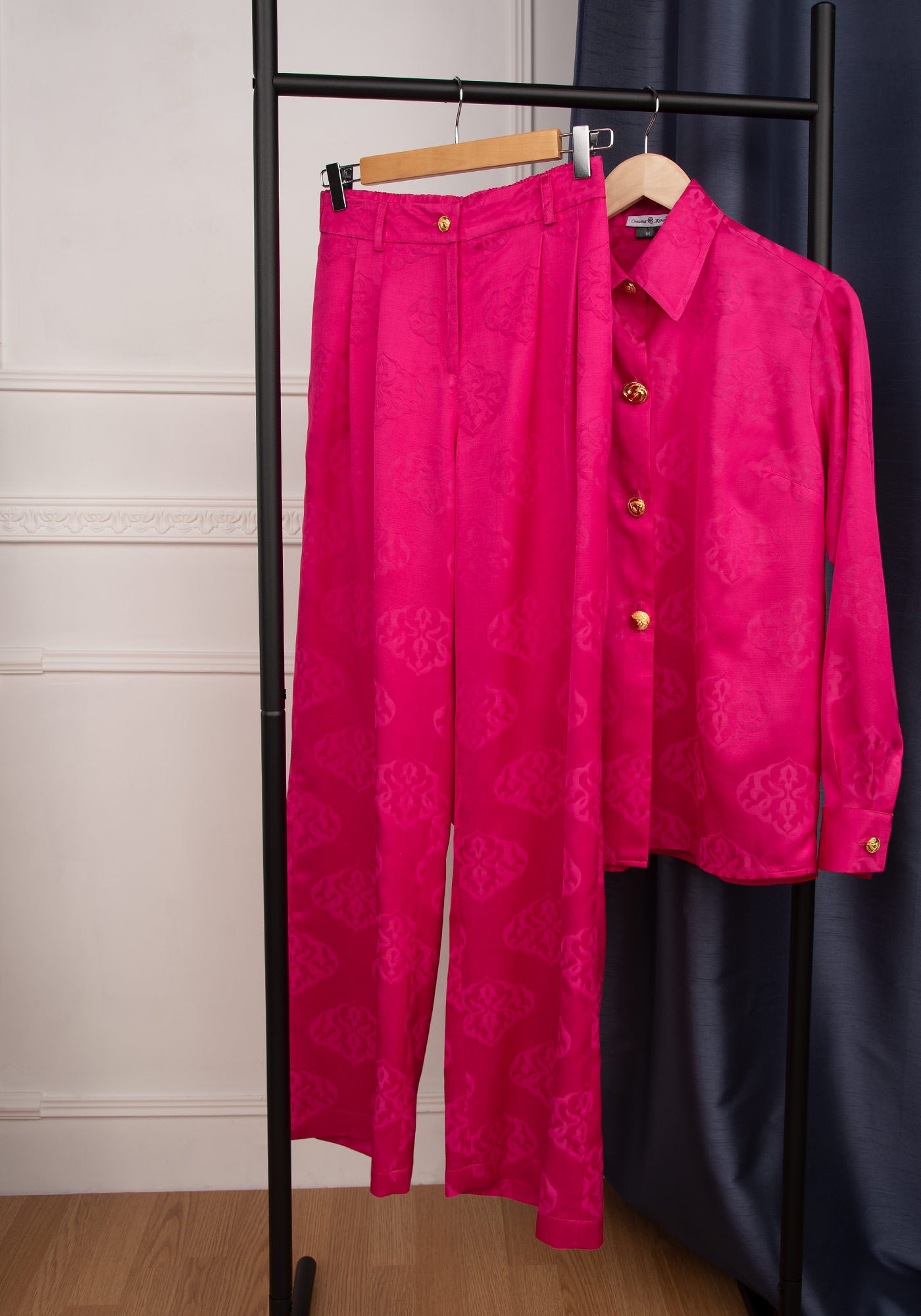 Women's Elegant Relaxed Shirt with Gold buttons in Magenta
