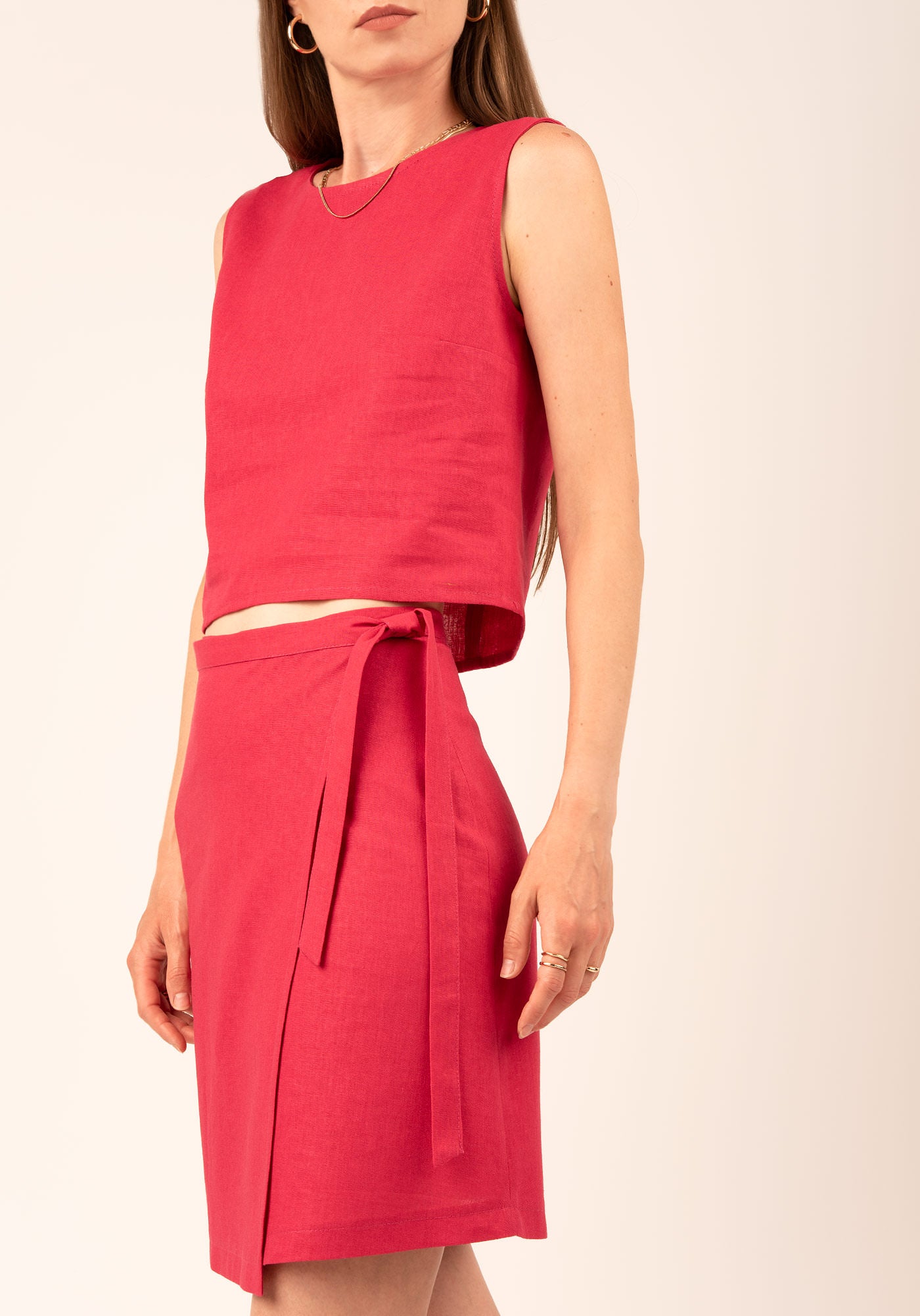 Women's High-Waisted Mini Wrap Linen Skirt in Magenta