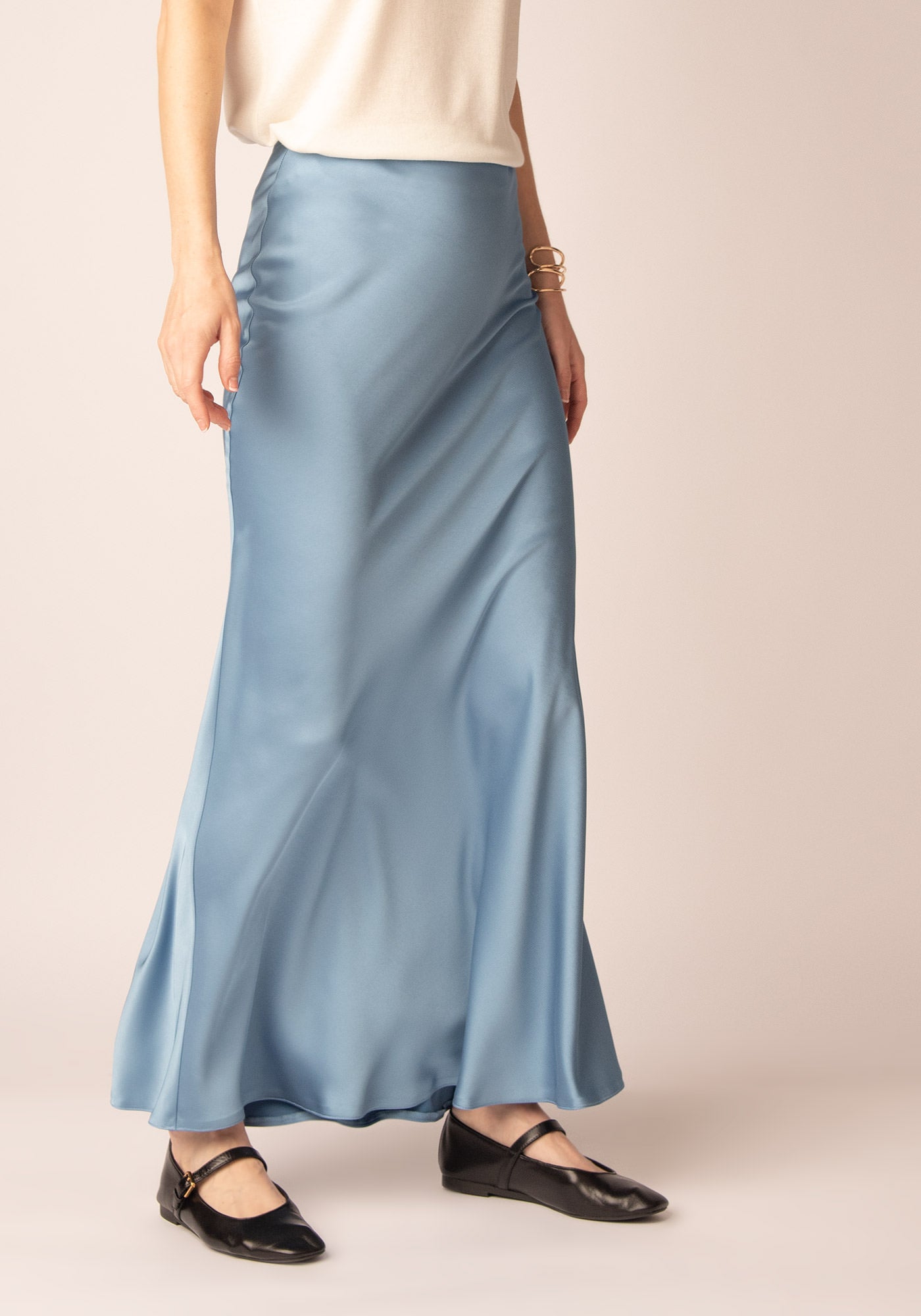 Дълга Пола от Сатен в Светлосиньо