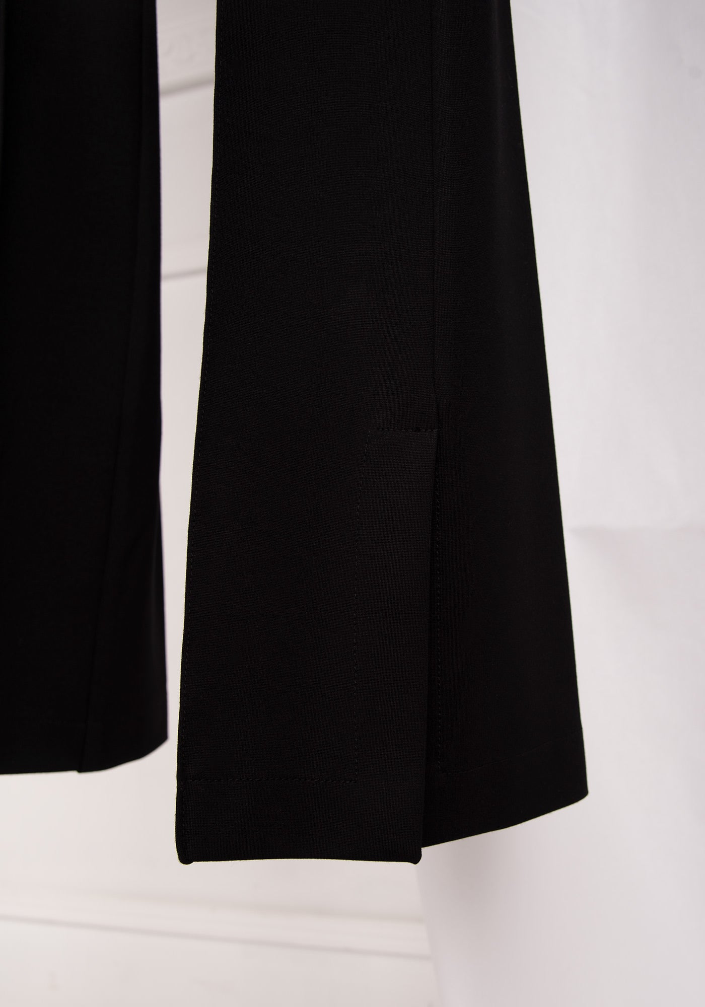 Дамски Панталон от Трико с Цепки в Черно