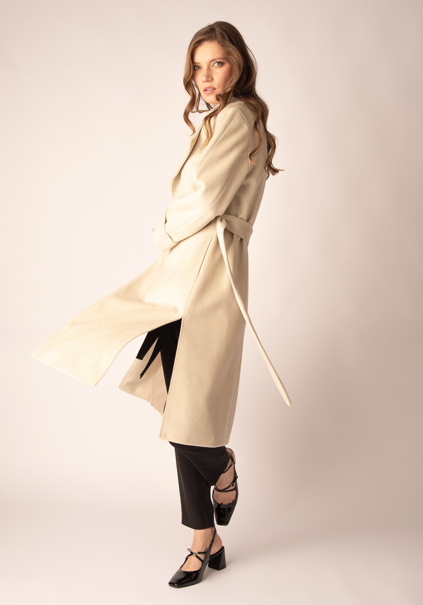 Дълго Дамско Палто със съдържание на Вълна в Бежово