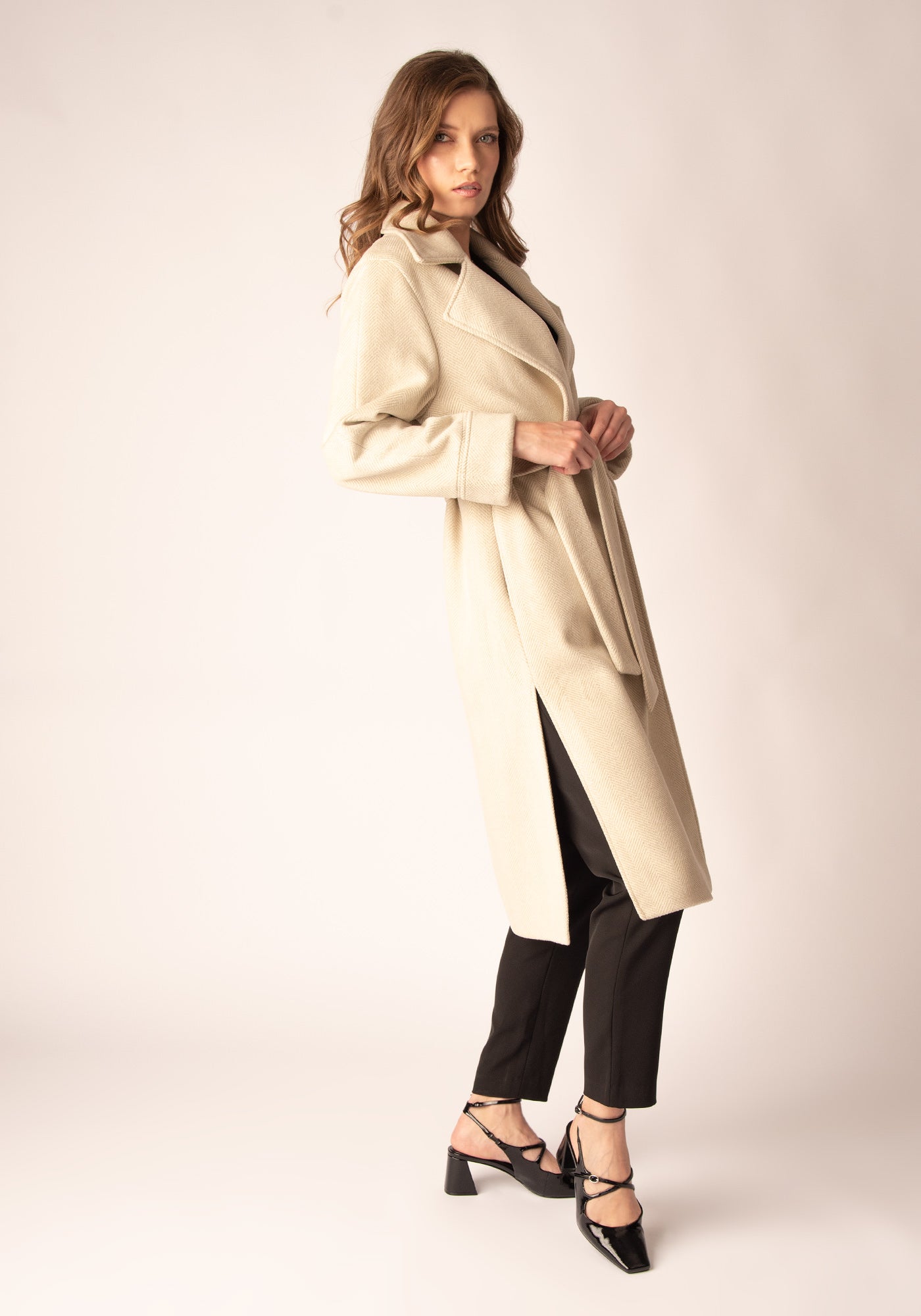 Дълго Дамско Палто със съдържание на Вълна в Бежово