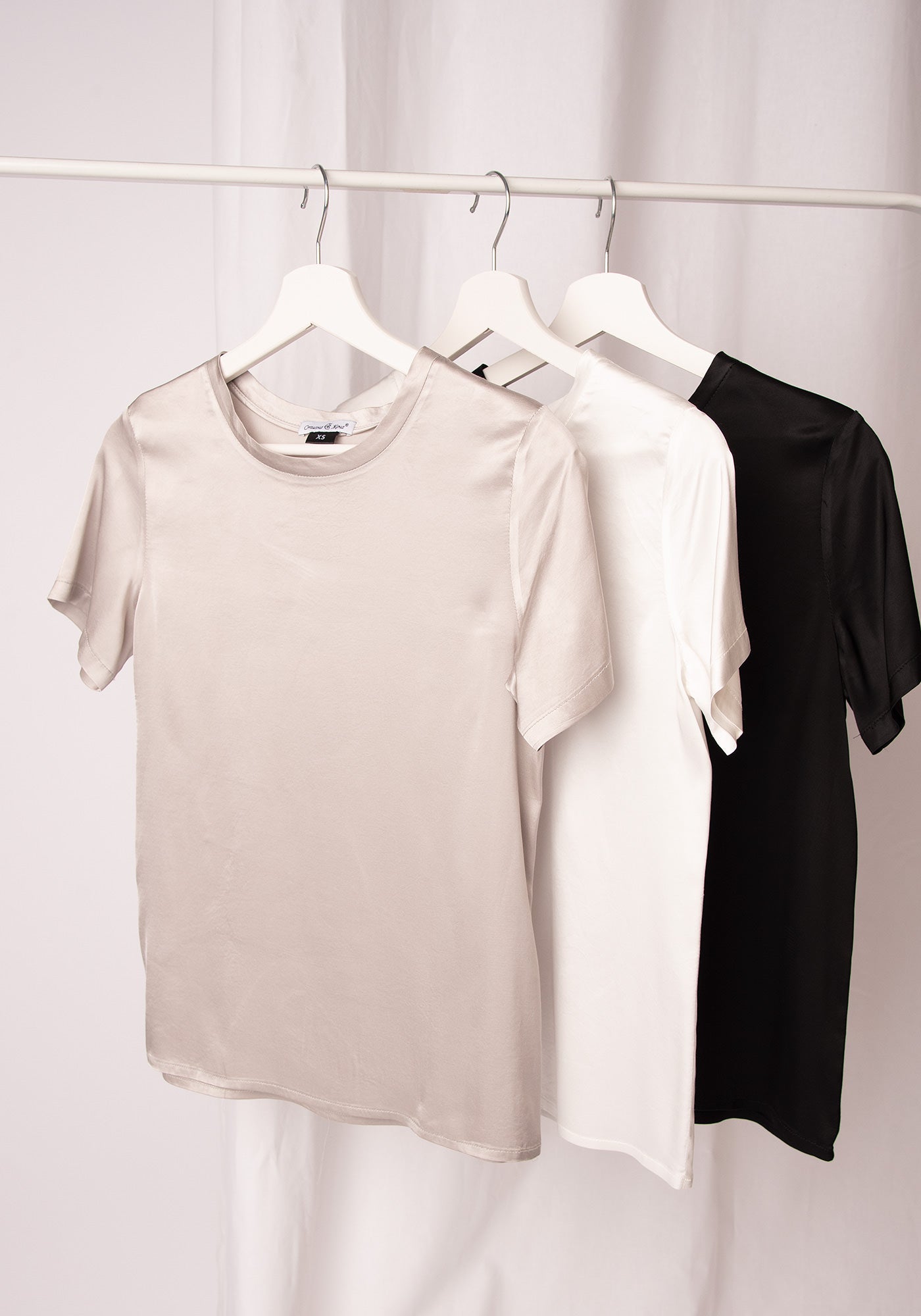 Блуза от Сатен с Къс Ръкав в Черно