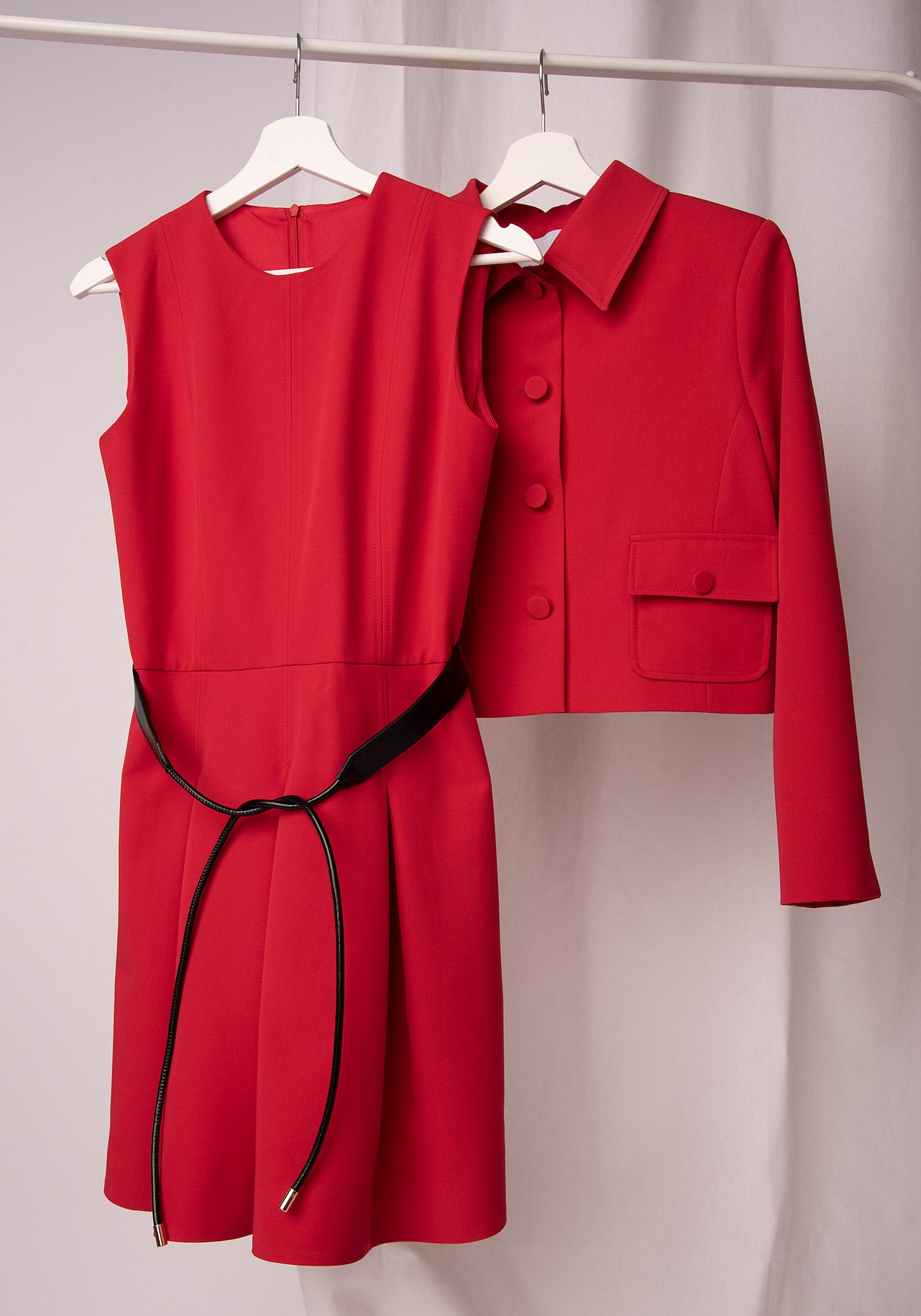 Къса Разкроена Рокля в Червено