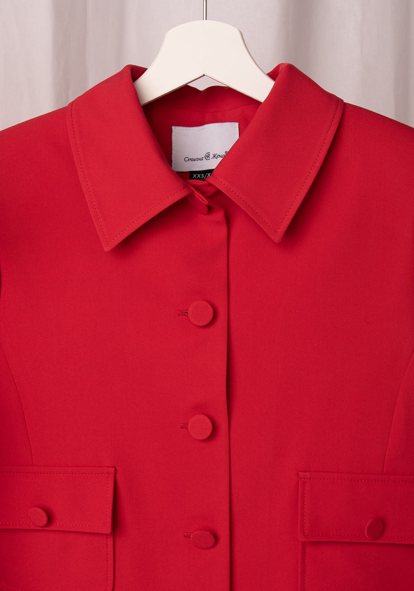 Късо Дамско Сако в Червено