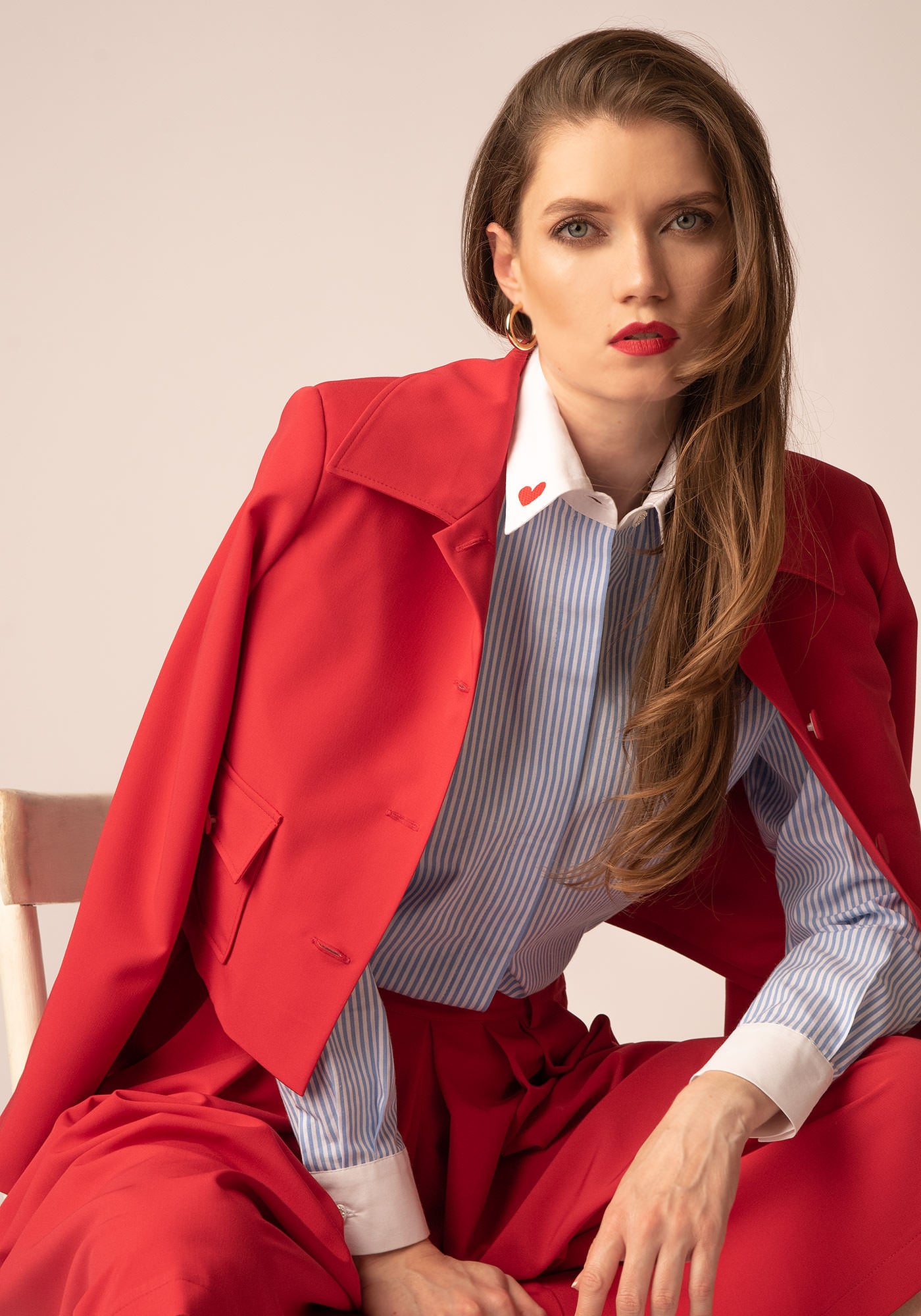 Късо Дамско Сако в Червено