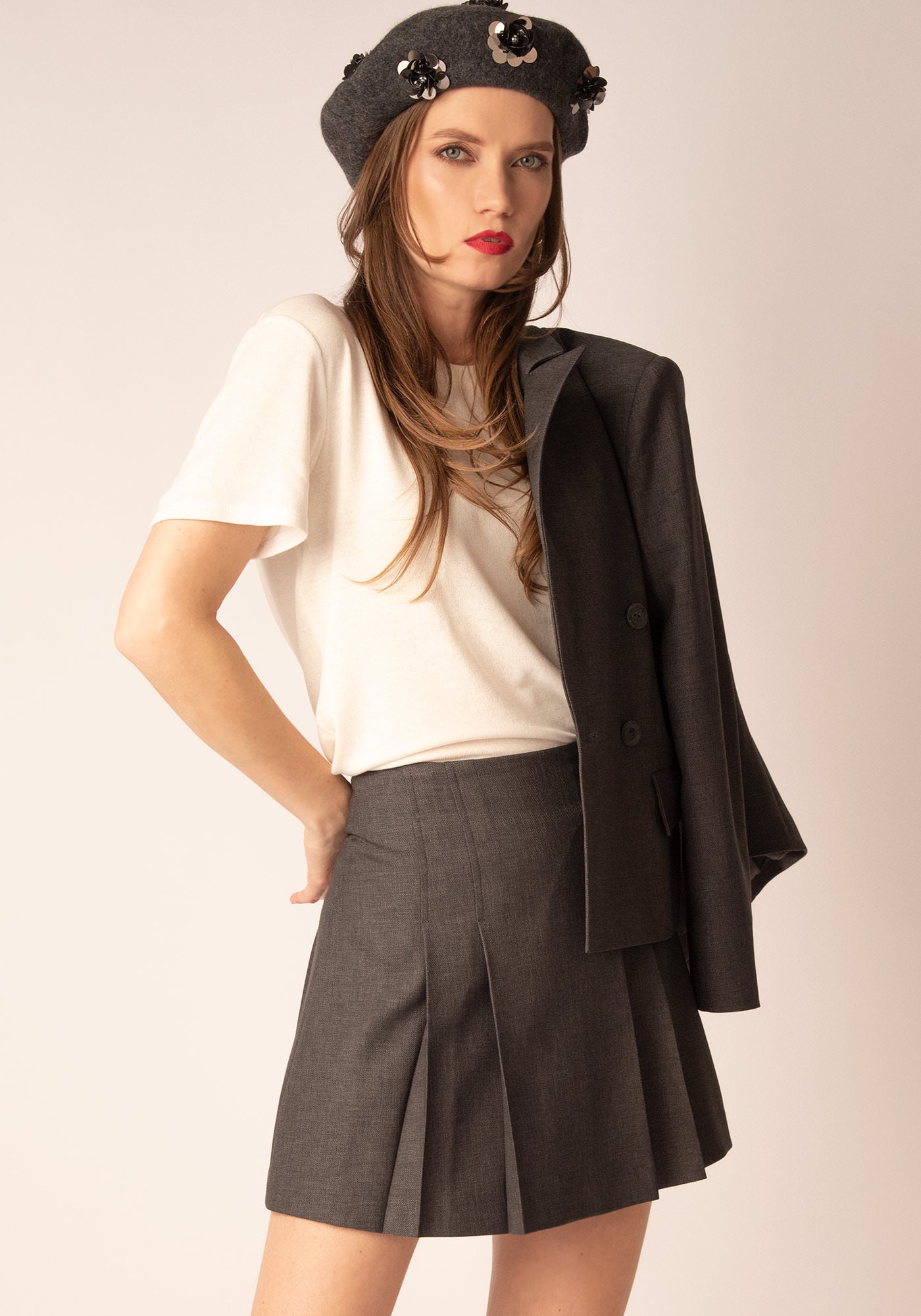 Мини Пола с Плисета в Сиво