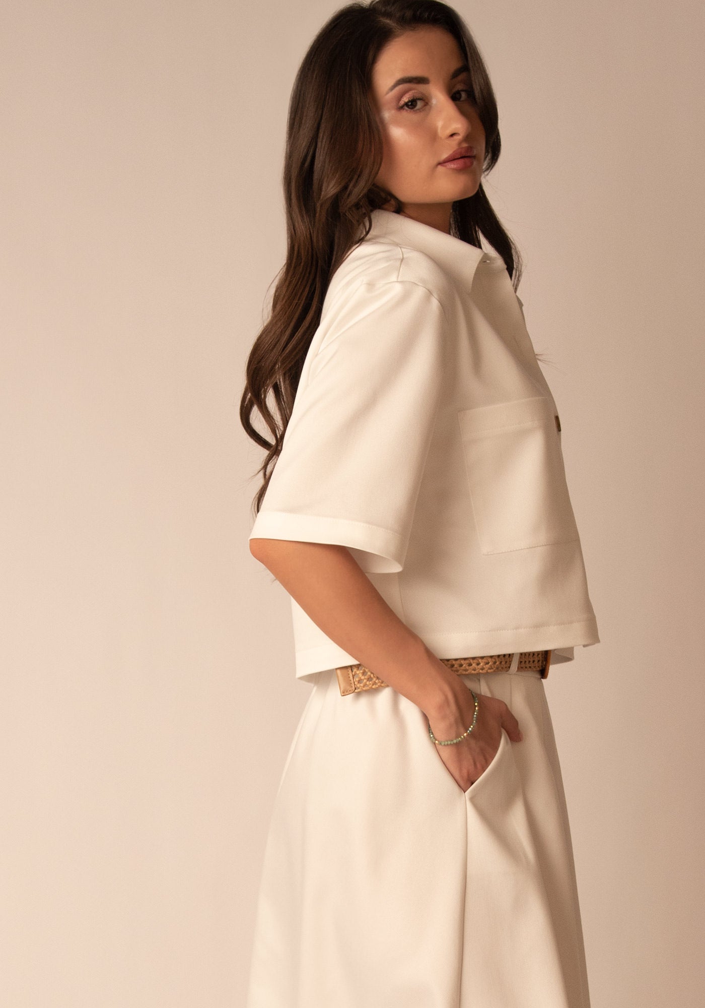 Women's Cropped Cotton Overshirt in Ecru