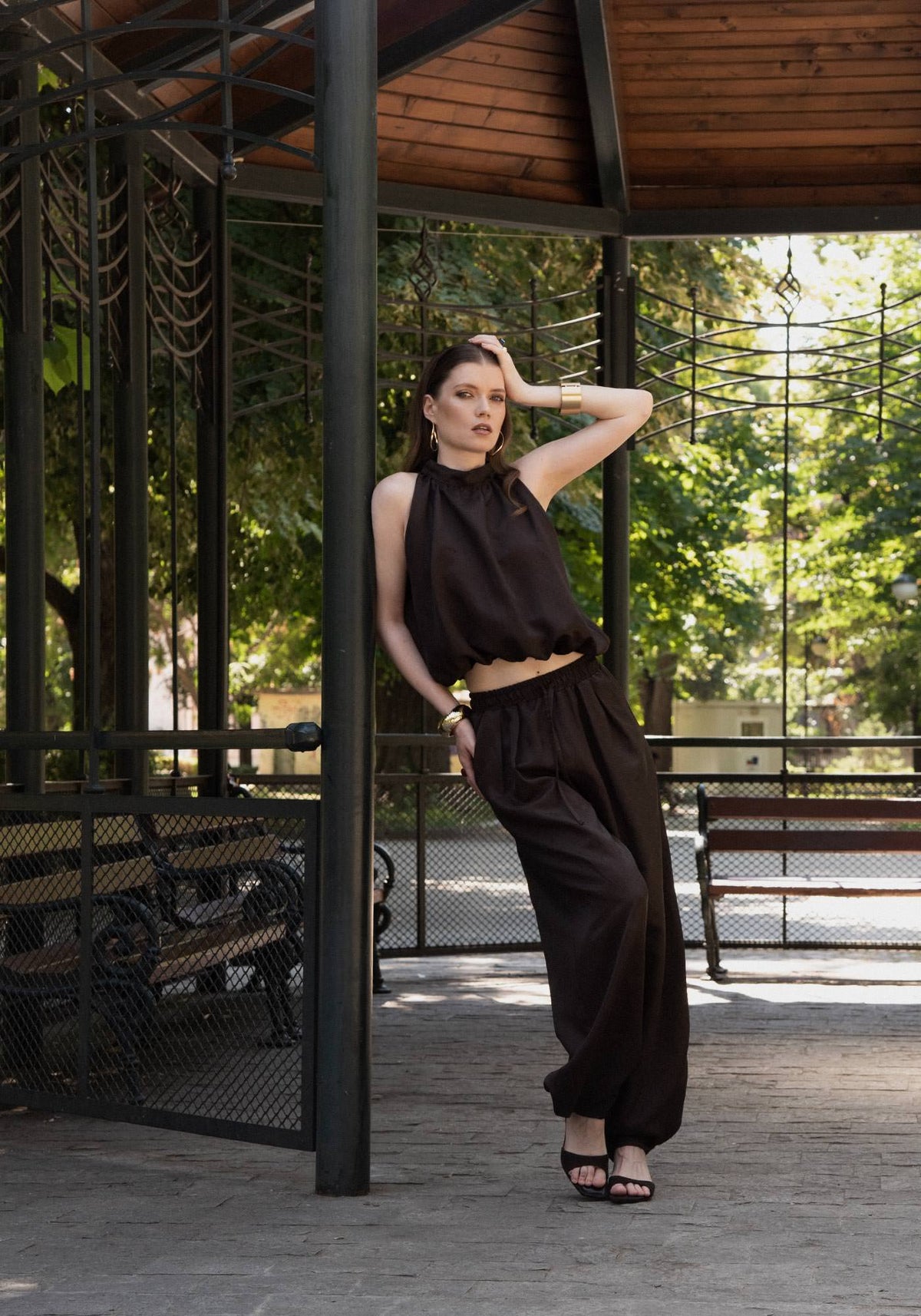 Relaxed Barrel Leg Trousers in Brown