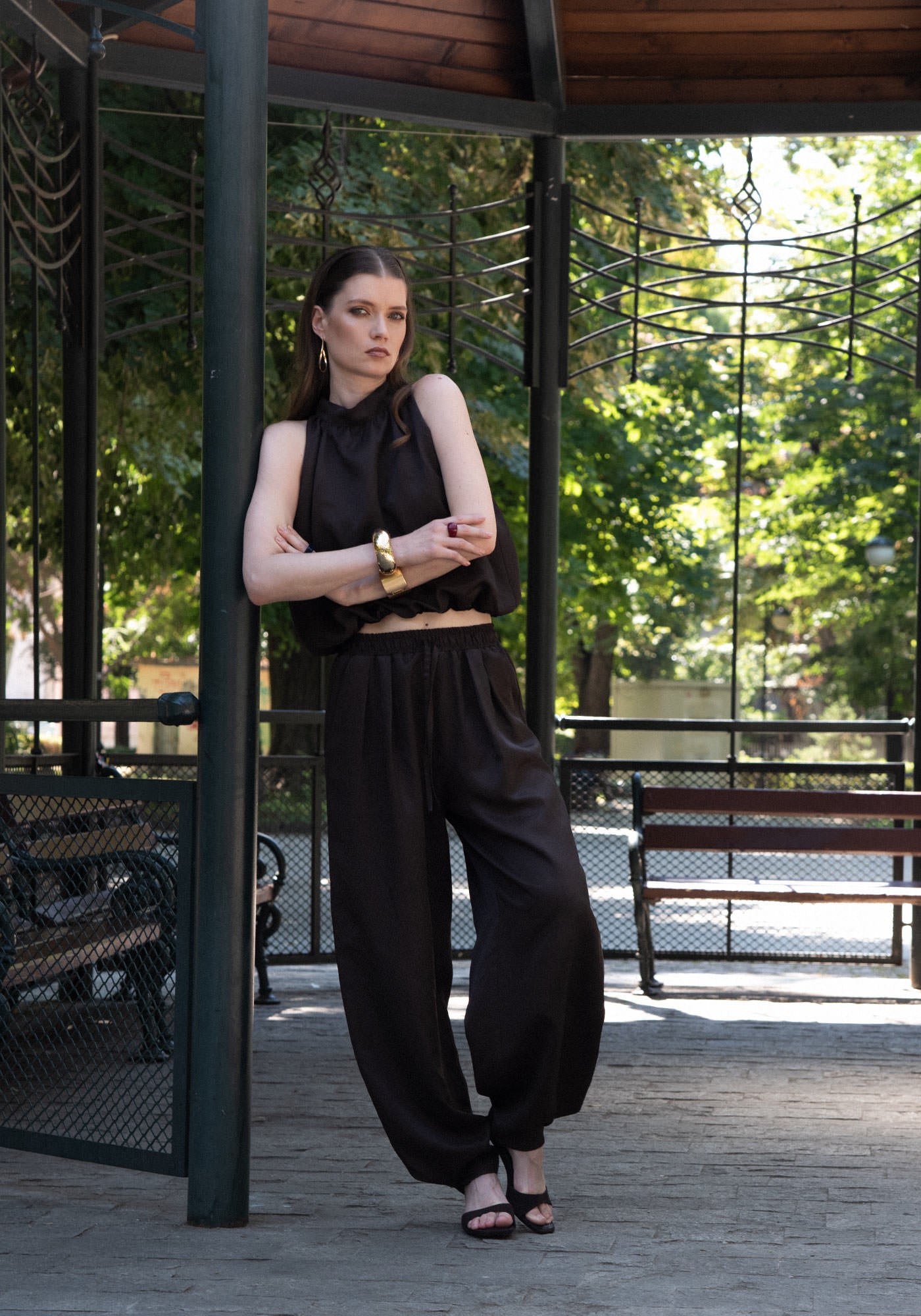 Relaxed Barrel Leg Trousers in Brown