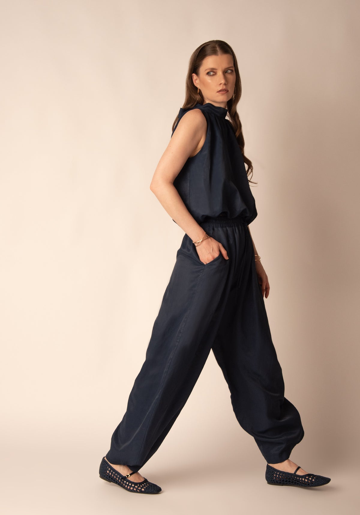 Relaxed Barrel Leg Trousers in Navy