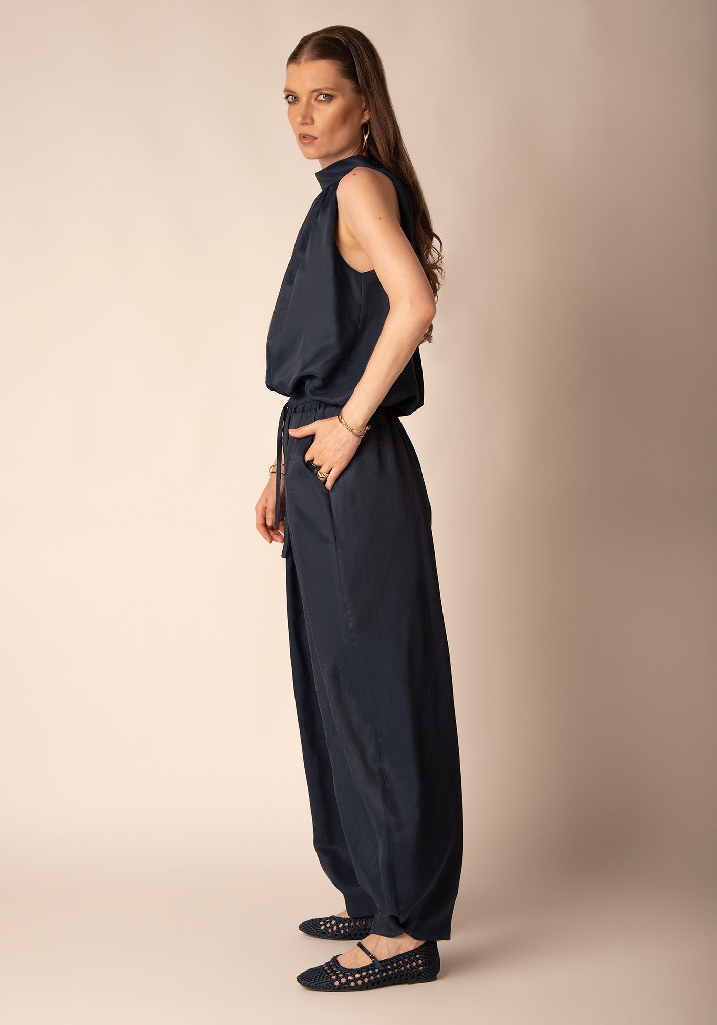 Relaxed Barrel Leg Trousers in Navy